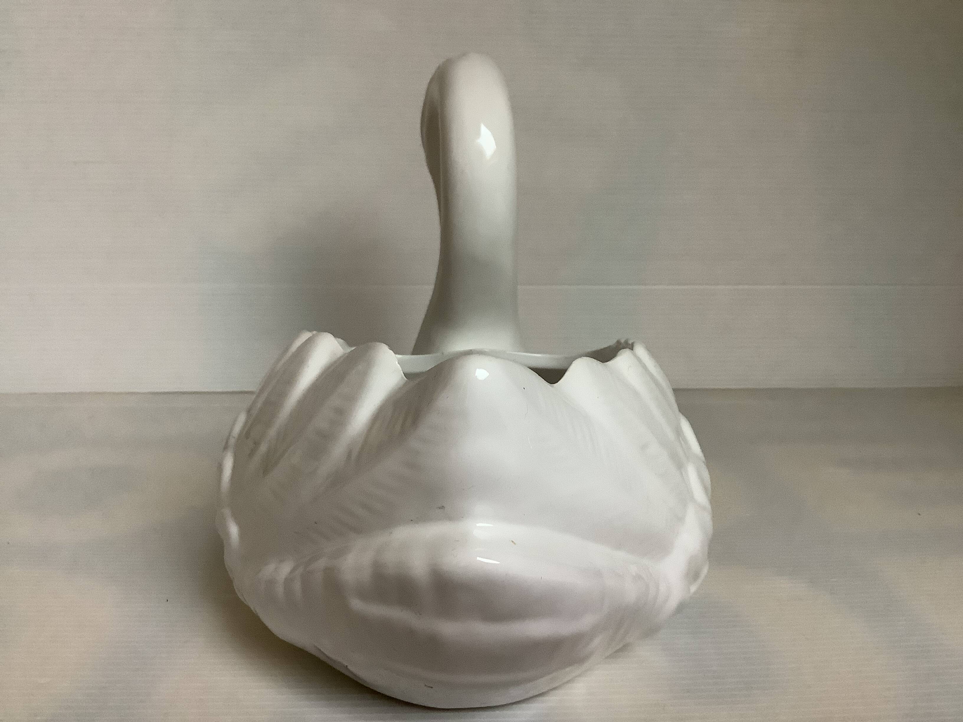 Swan flowerpot