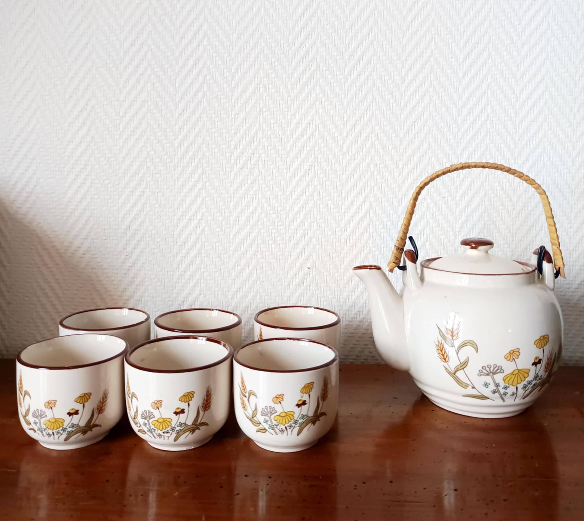 Asian tea service with flowers 1970