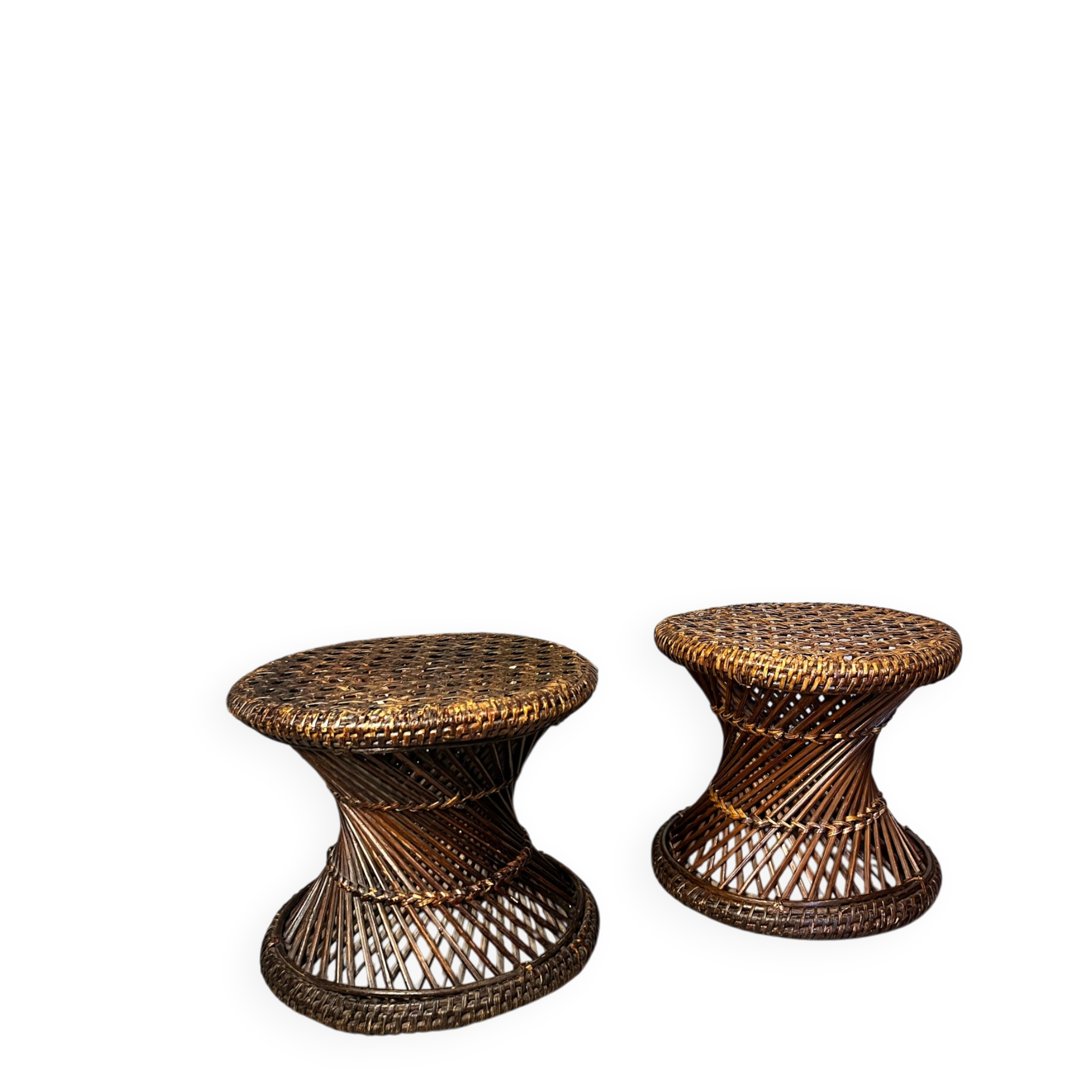 Paire de tabourets en rotin tressé