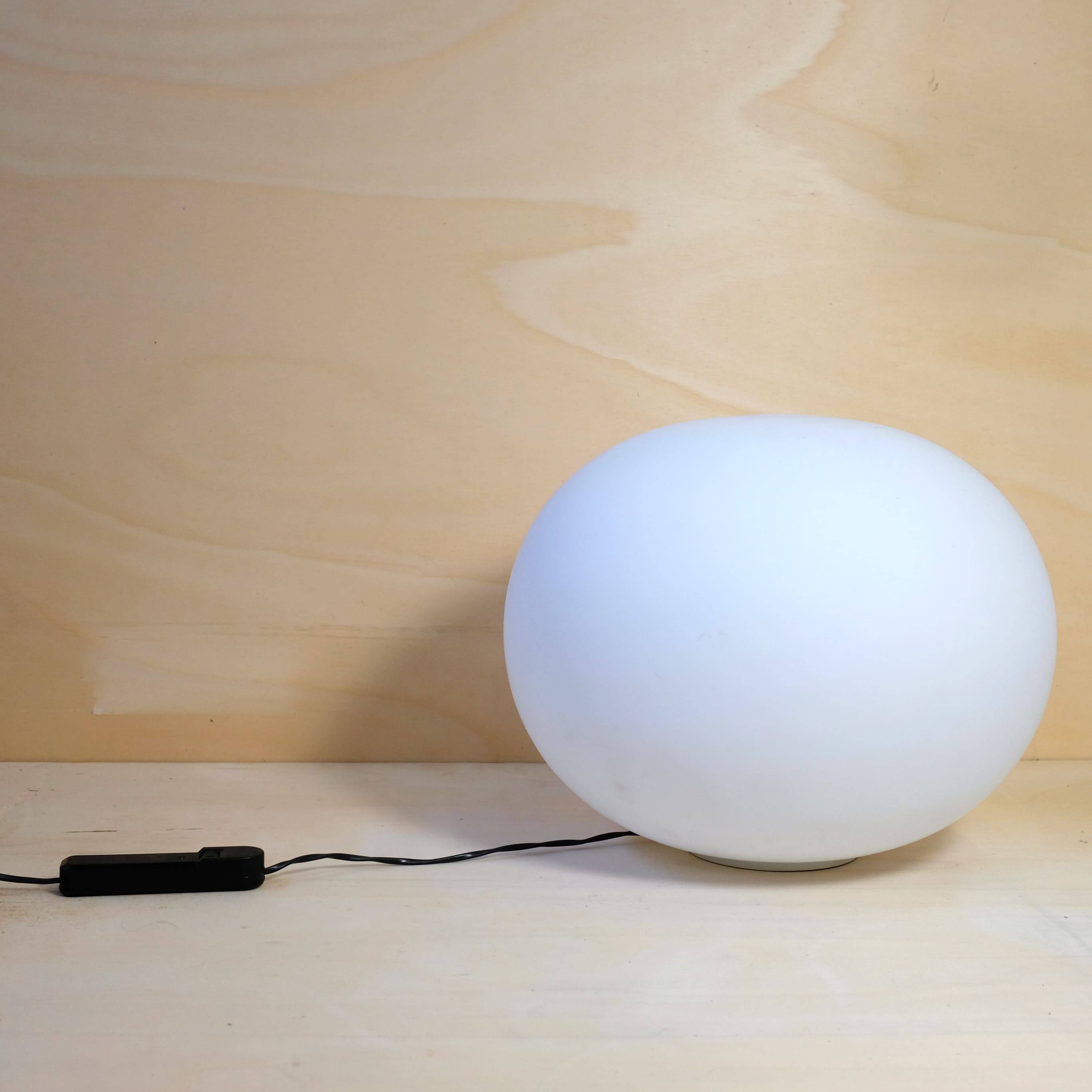 Jasper Morrison, Glo-Ball lamp, Flos, 1998.