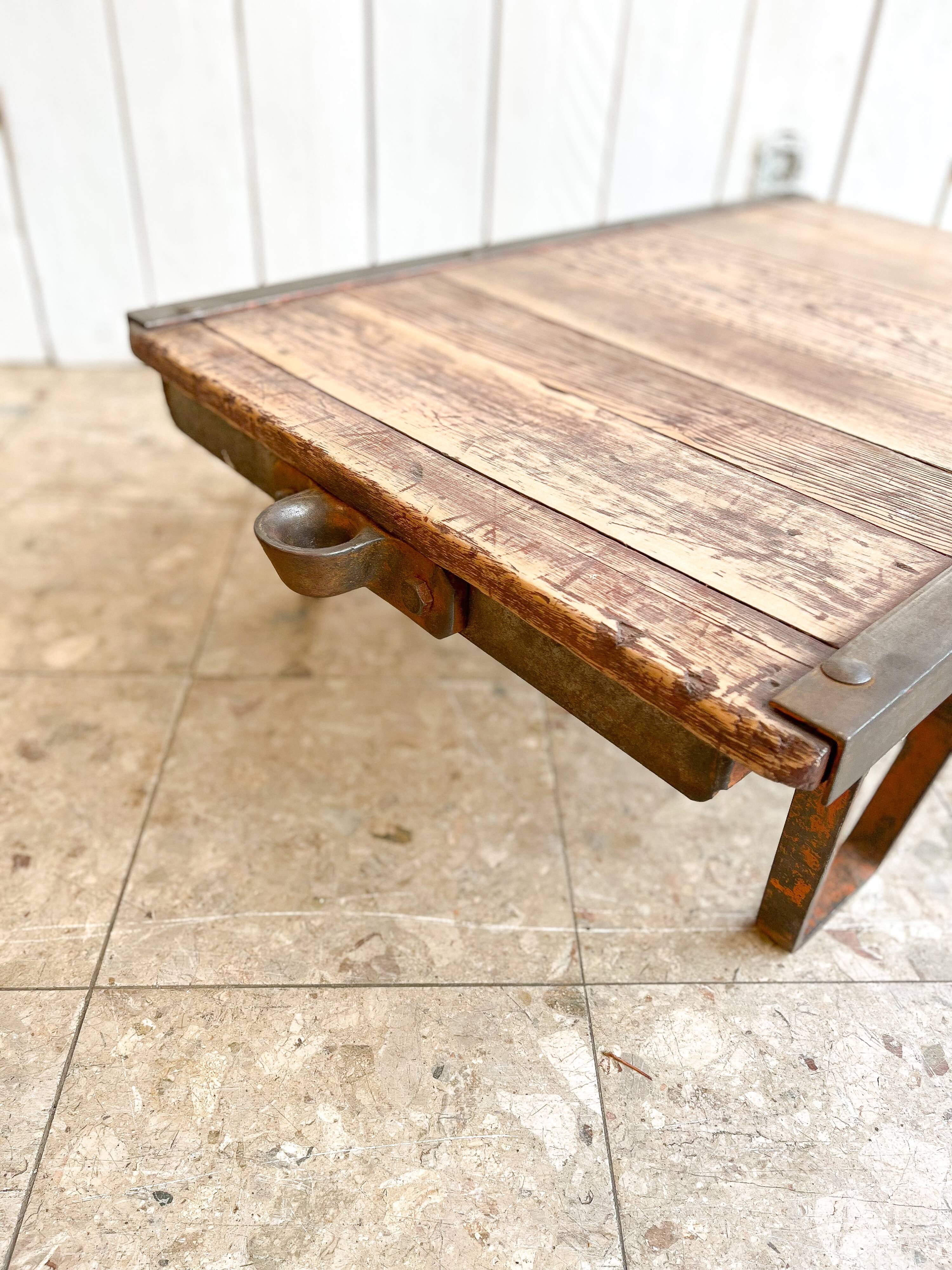 SNCF pallet coffee table
