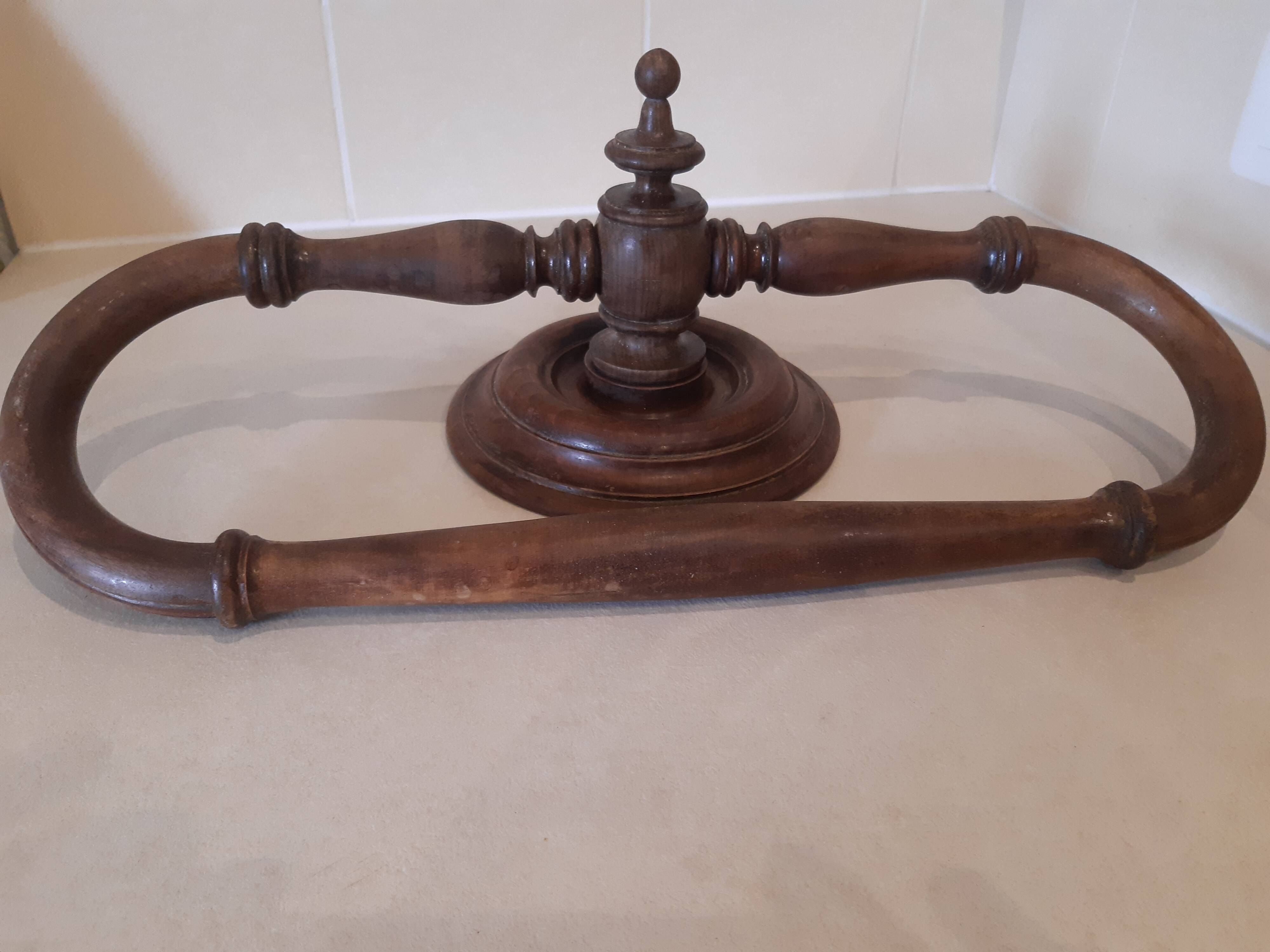 Montant ciel de lit ancien pour rideau moustiquaire. Origine anglaise.
