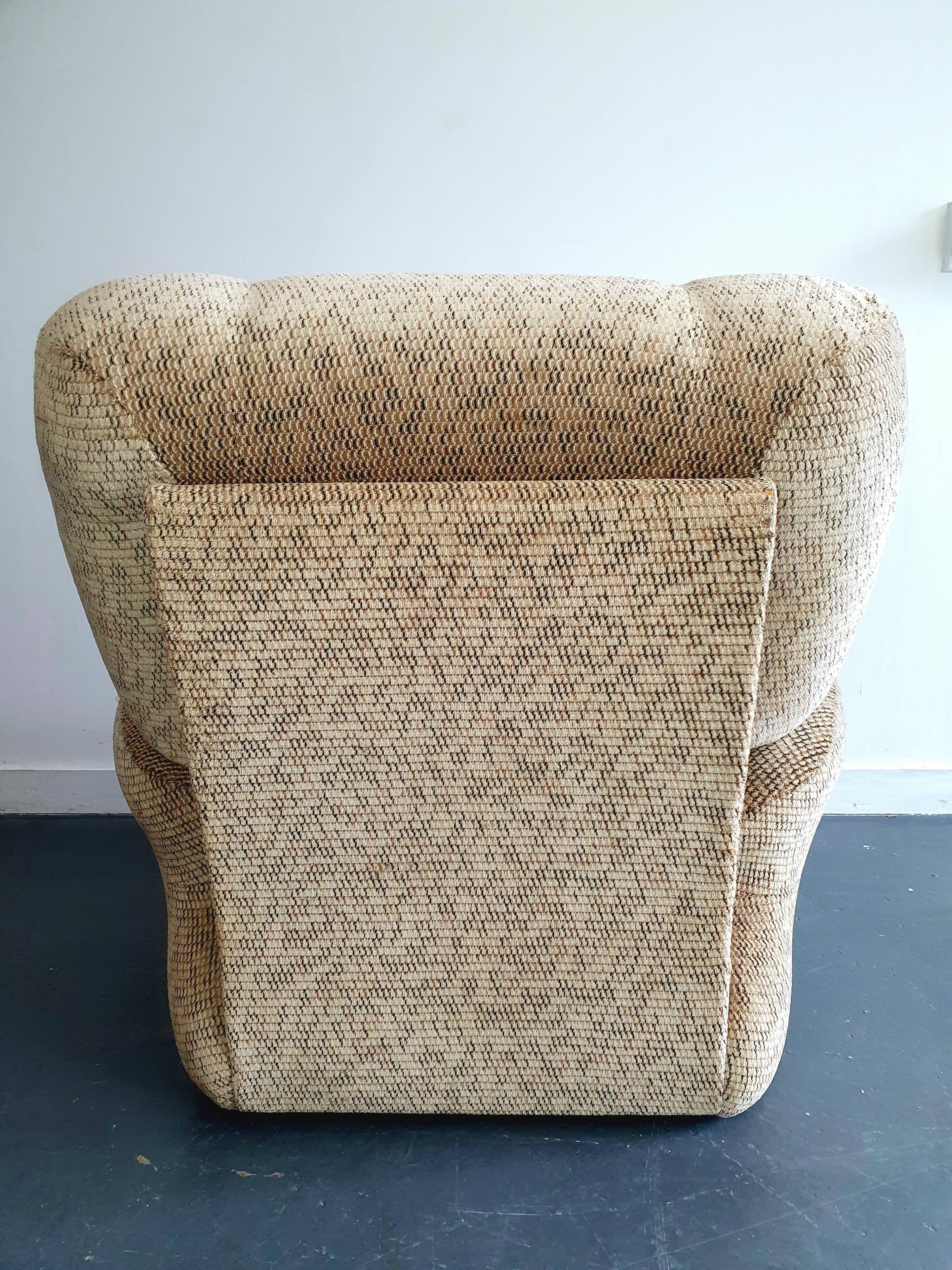 Vintage velvet armchair armrests fins