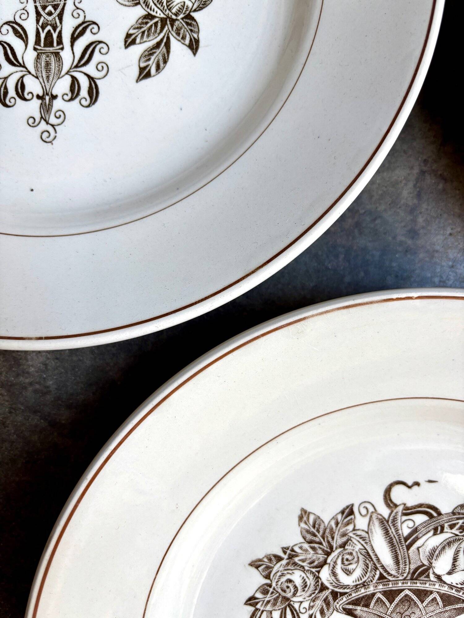 4 Longchamp brown earthenware dinner plates, "Tarente" service