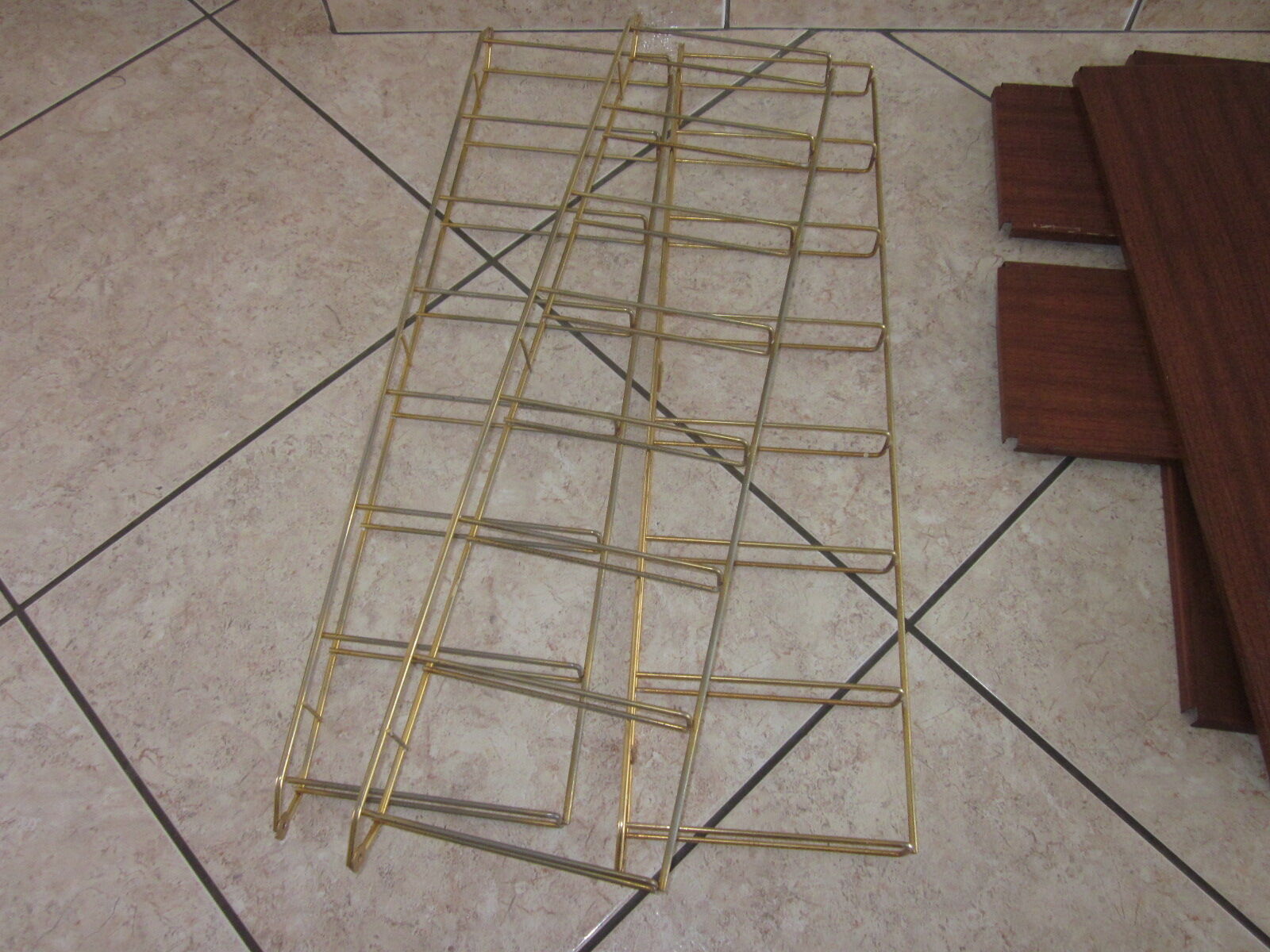 Modular shelves for 60 years in metal