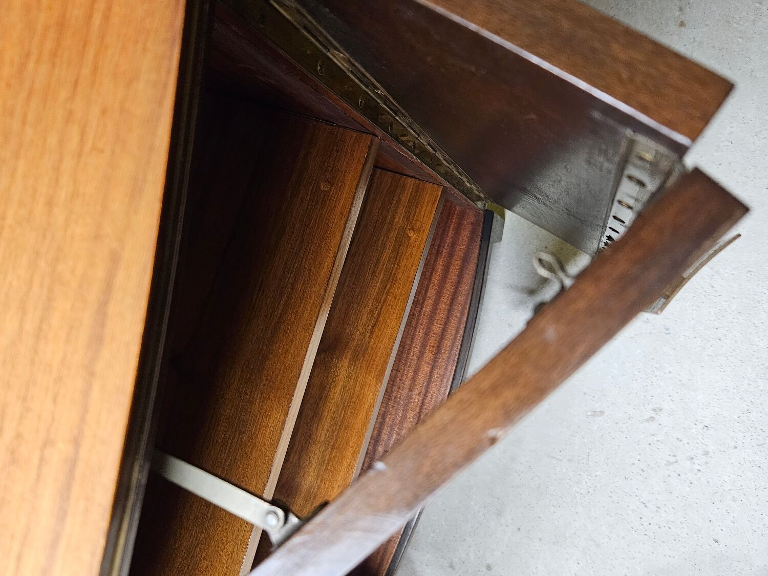 Vintage furniture 2 doors art deco