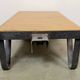 Table basse industrielle noire sur roulettes, années 1960