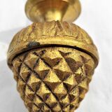 Ornement d'ameublement en forme de pomme de pin en bronze