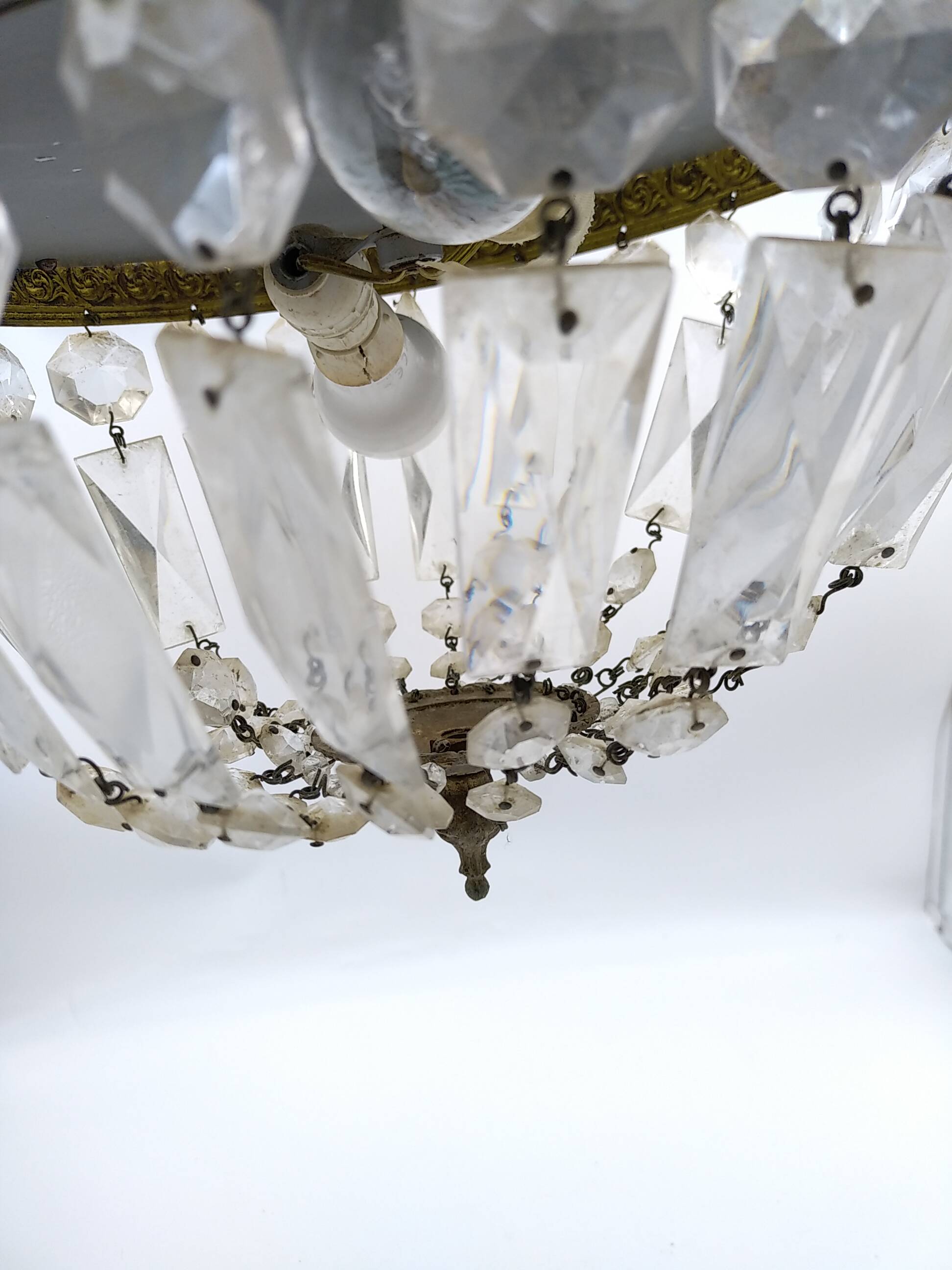 Art deco ceiling light or pendant lamp with tassels and brass. 22 rows.