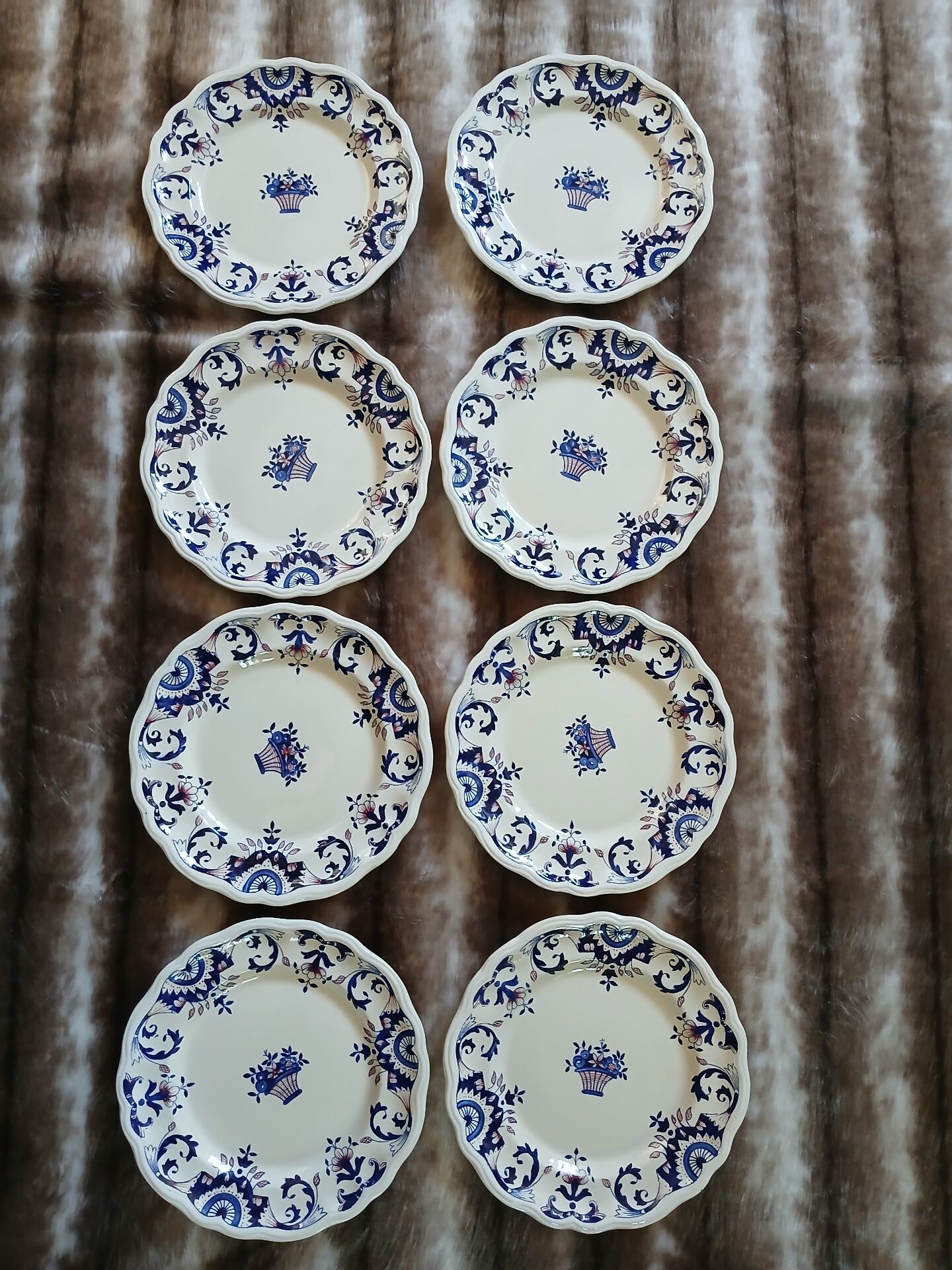 8 flat plates in Longchamp ironstone