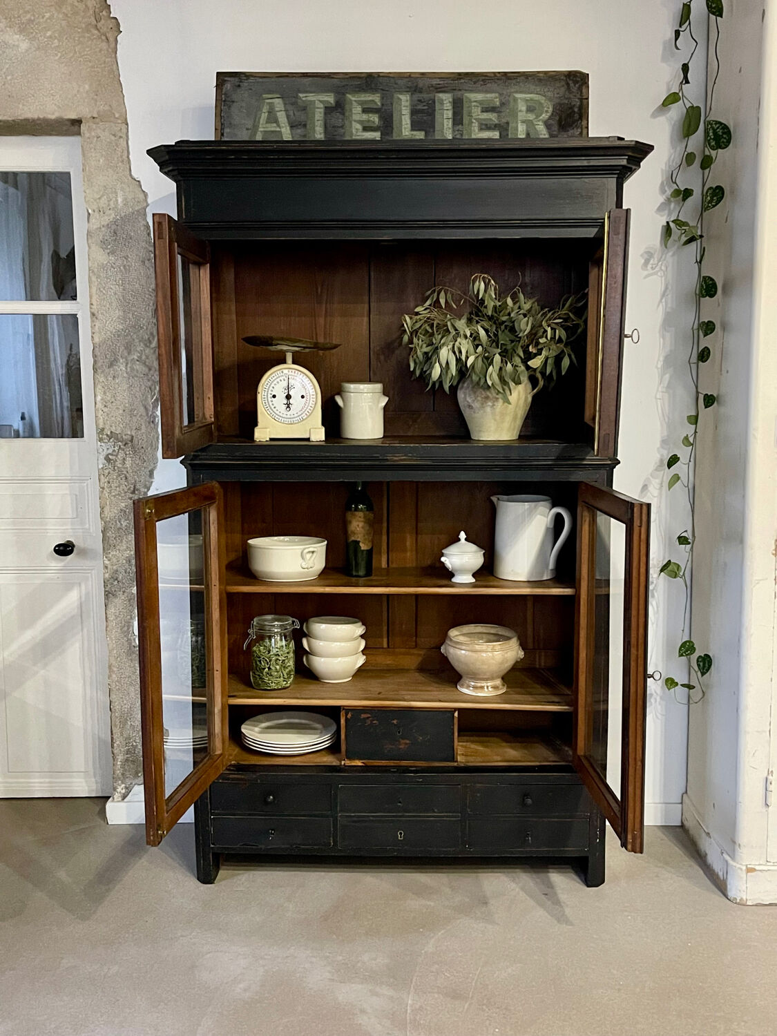 Glass display cabinet