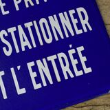 Enamelled plate, parking defense