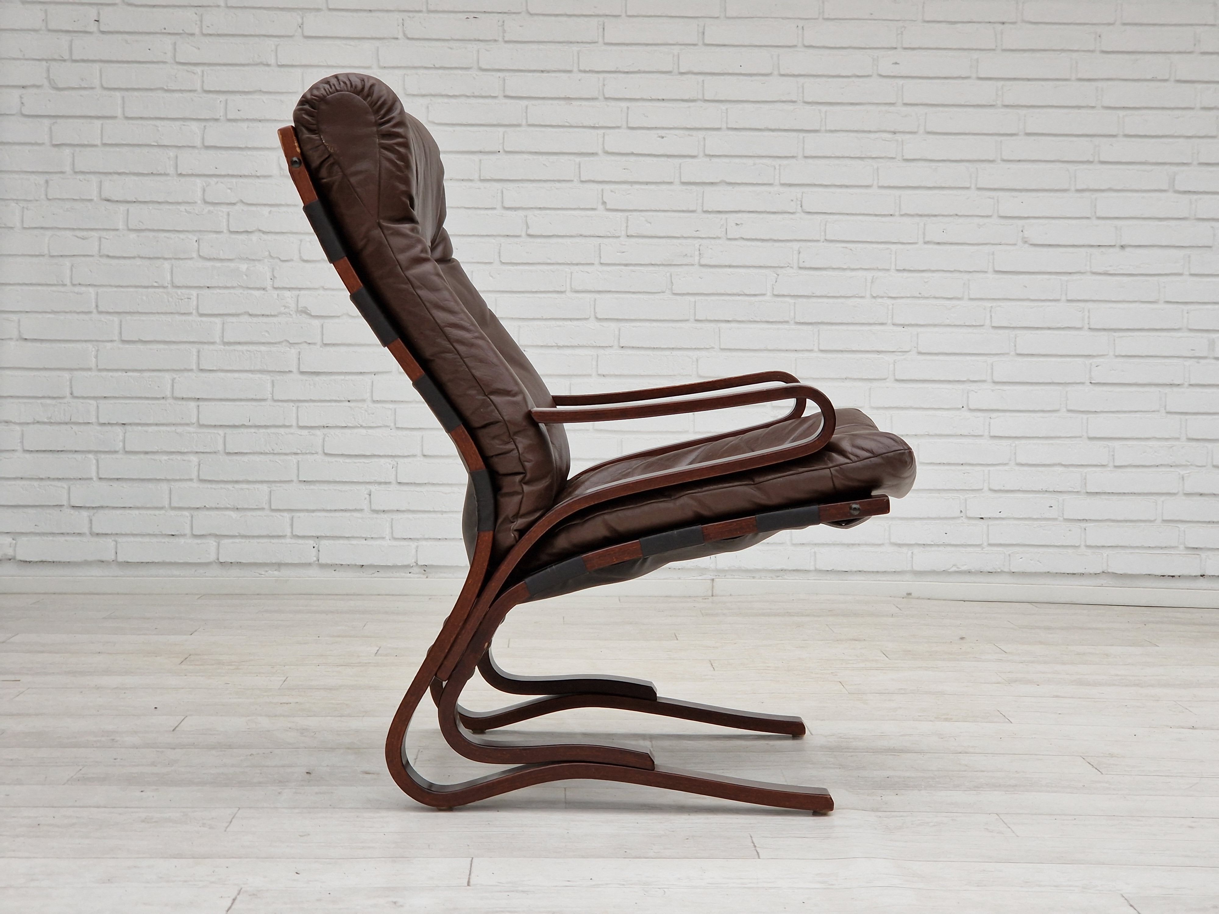 1970s, Norwegian design, Lounge chair model "Kengu" by Erde and Nordahl Solheim for Rybo Rykken