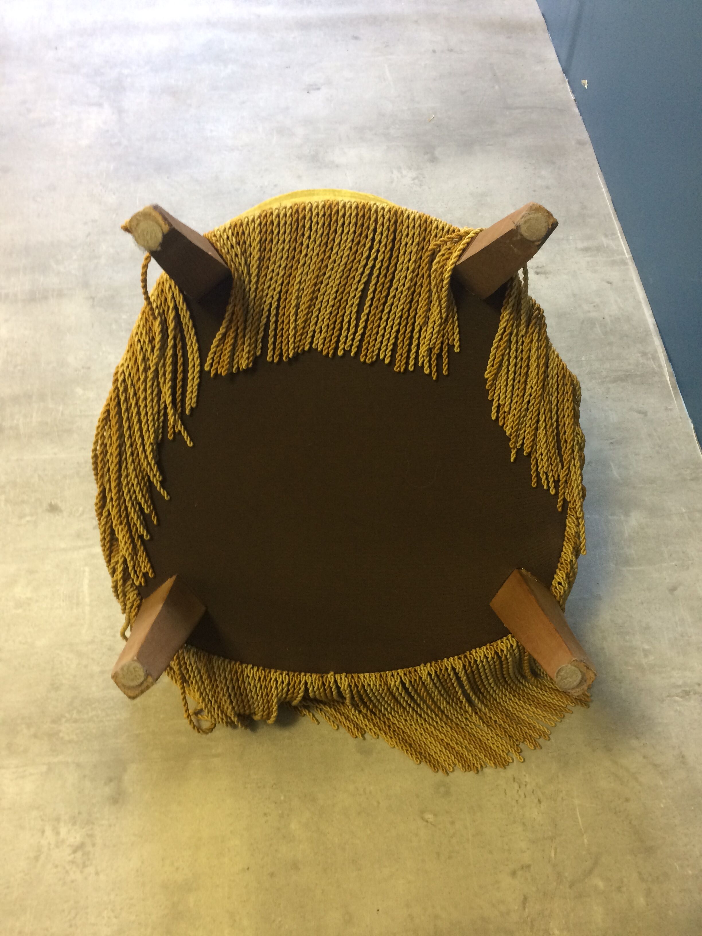 Set of 2 old gold toad armchairs