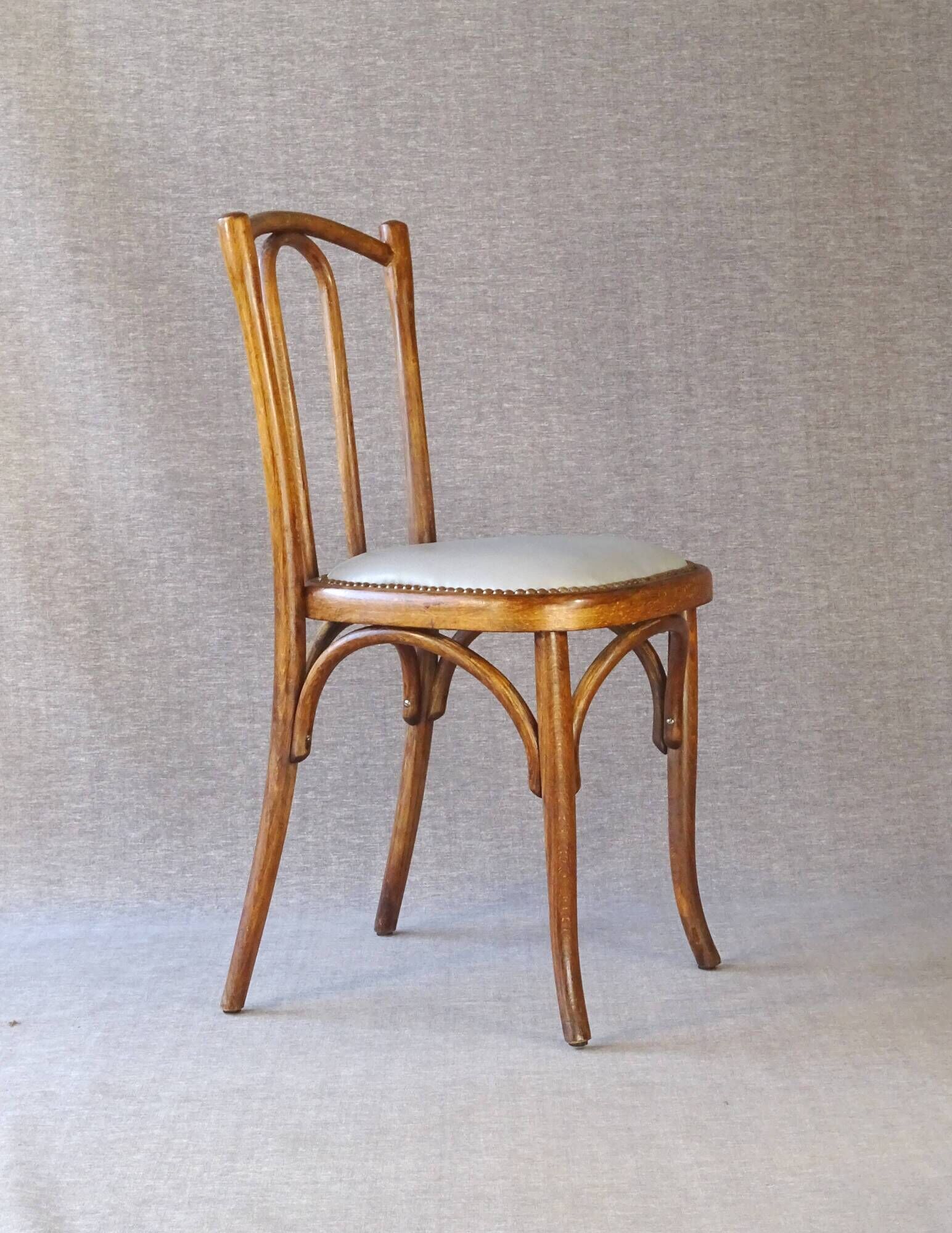 Chaise Baumann Bistrot N°56, vers 1925 assise cuir gris
