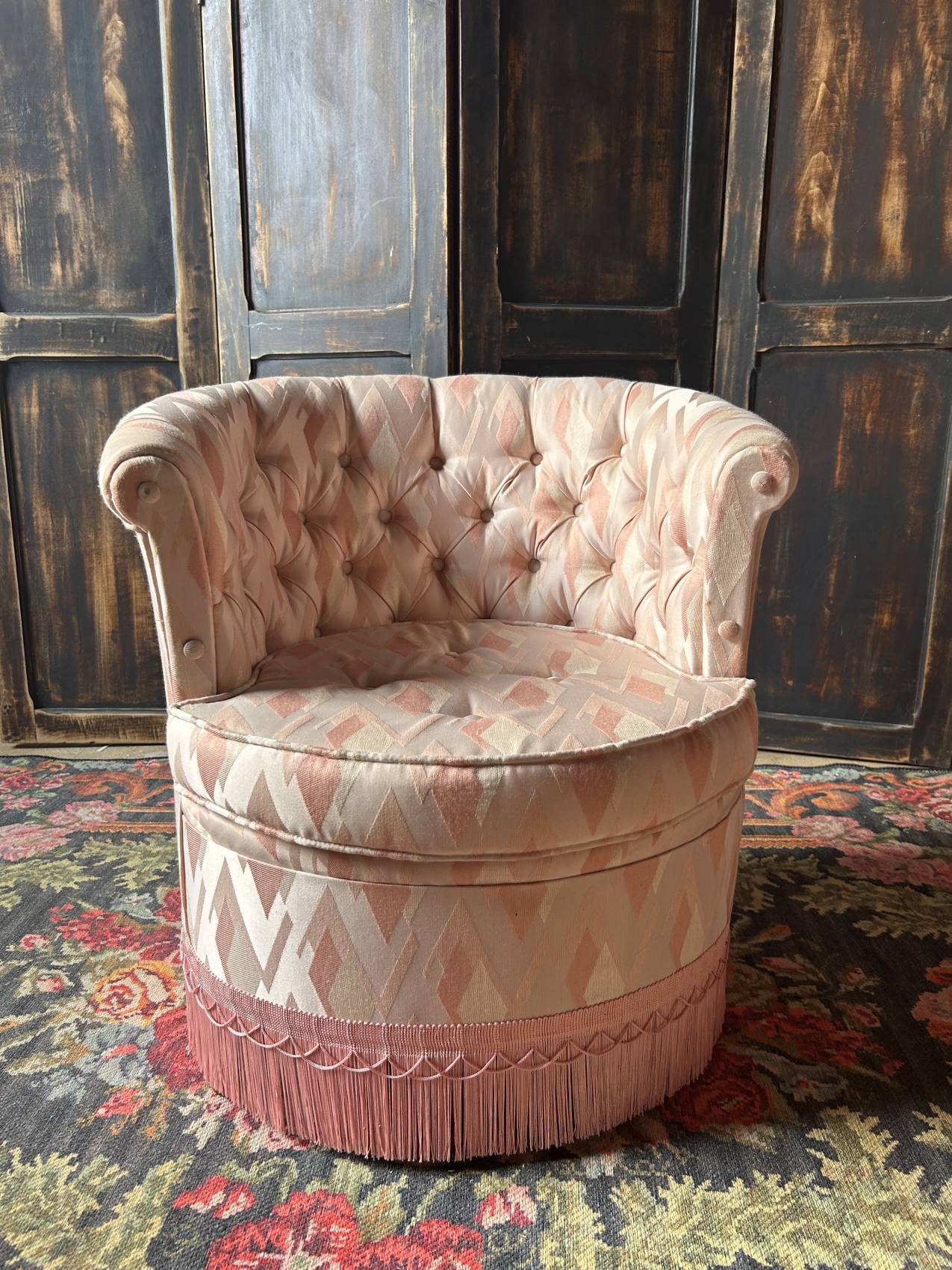 Pair of Hollywood Regency style cabriolet armchairs in satin pink, 1970s.