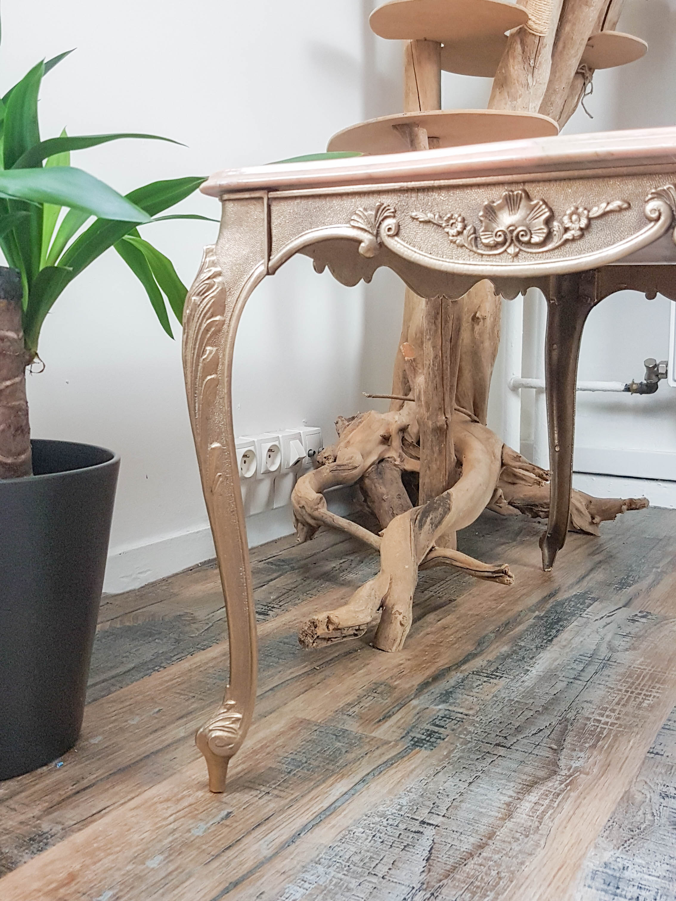 Louis XV coffee table in brass pink marble