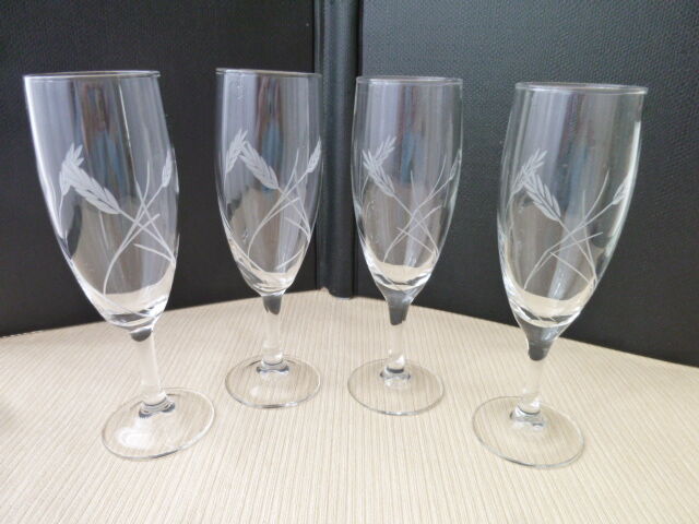 Set of 4 champagne flutes in Luminarc Model Sheaf Cob Decoration