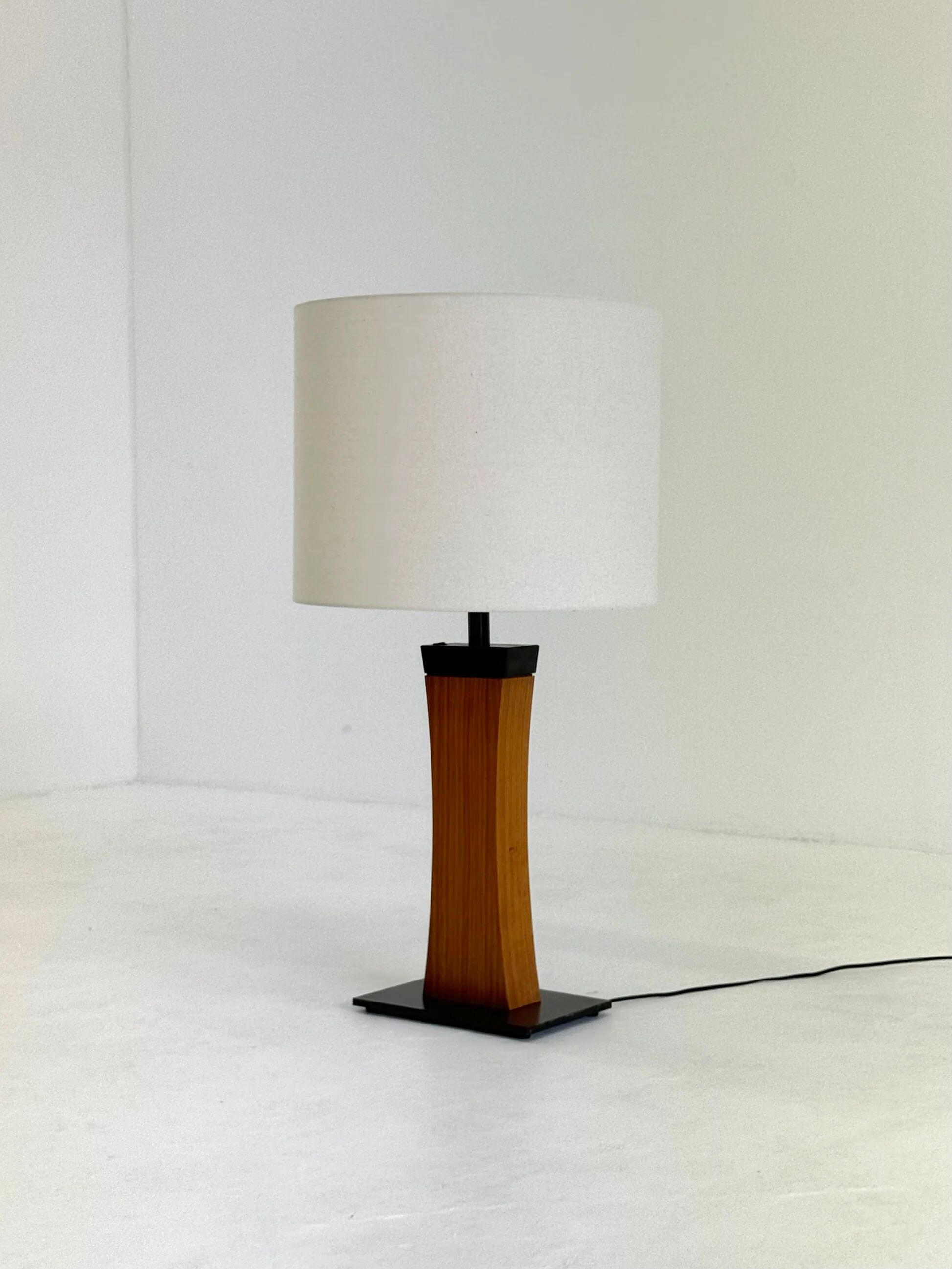 Italian mid-century teak table lamp