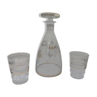 Carafe et ses deux verres