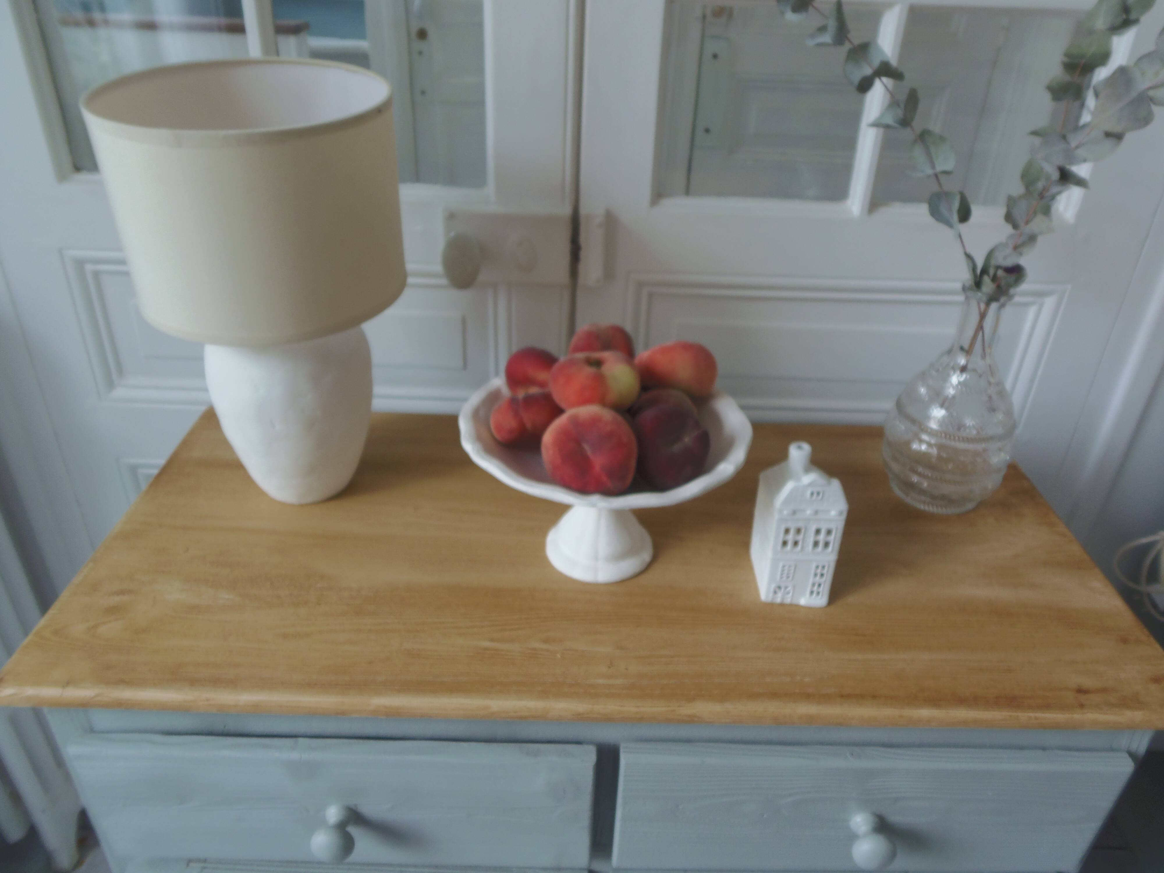 Compact buffet re-enchanted in grey-green, wooden top.