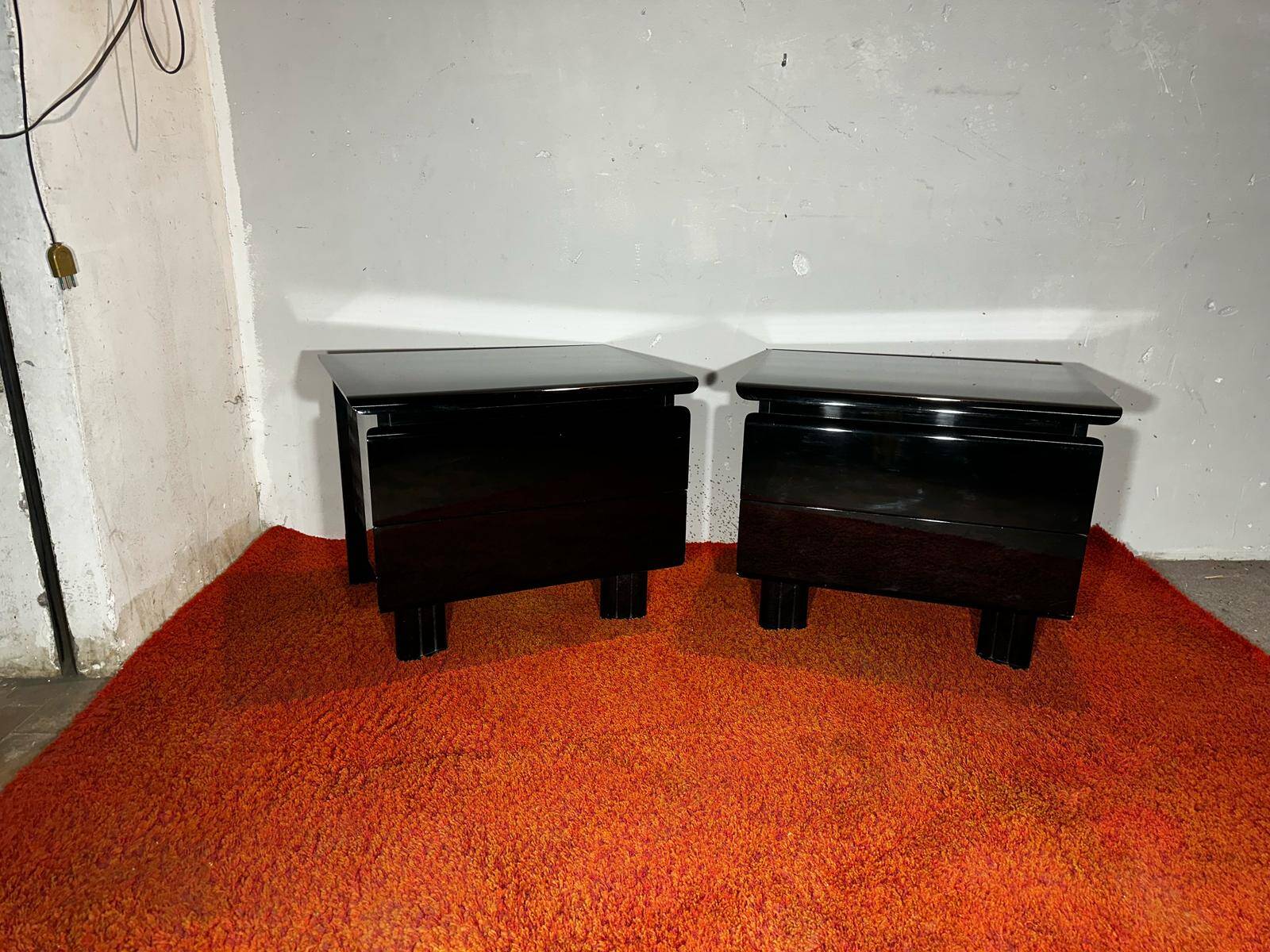 Coppia comodini en legno massello primi anni 80.