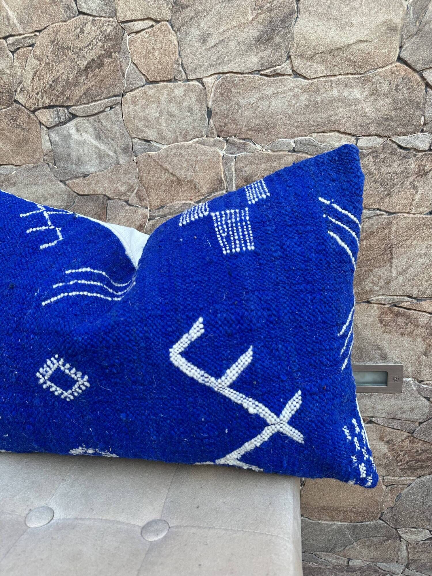 Handmade cushion cover in Berber wool: Moroccan Kilim cushion
