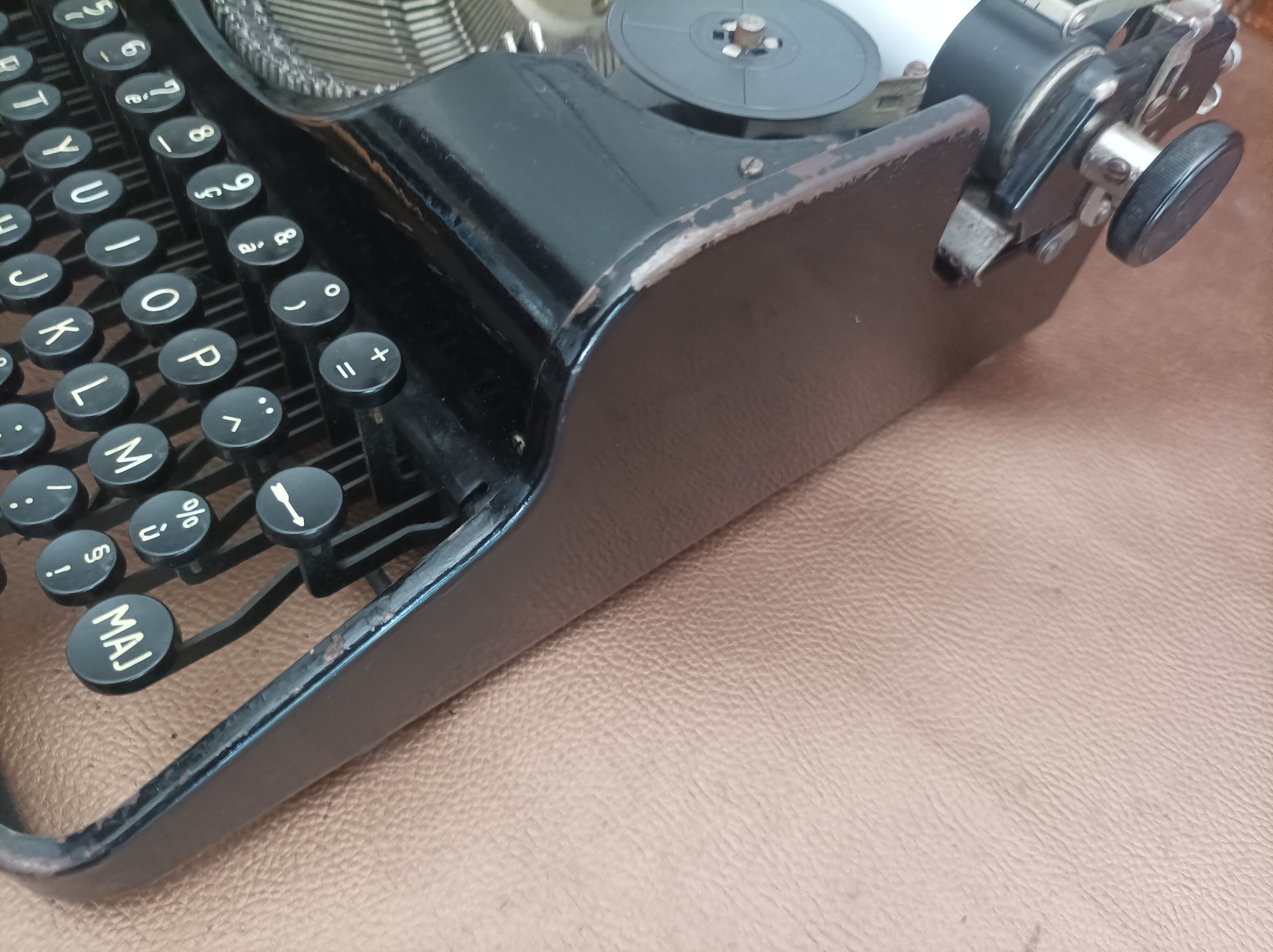 Typewriter old olympia simplex 30s