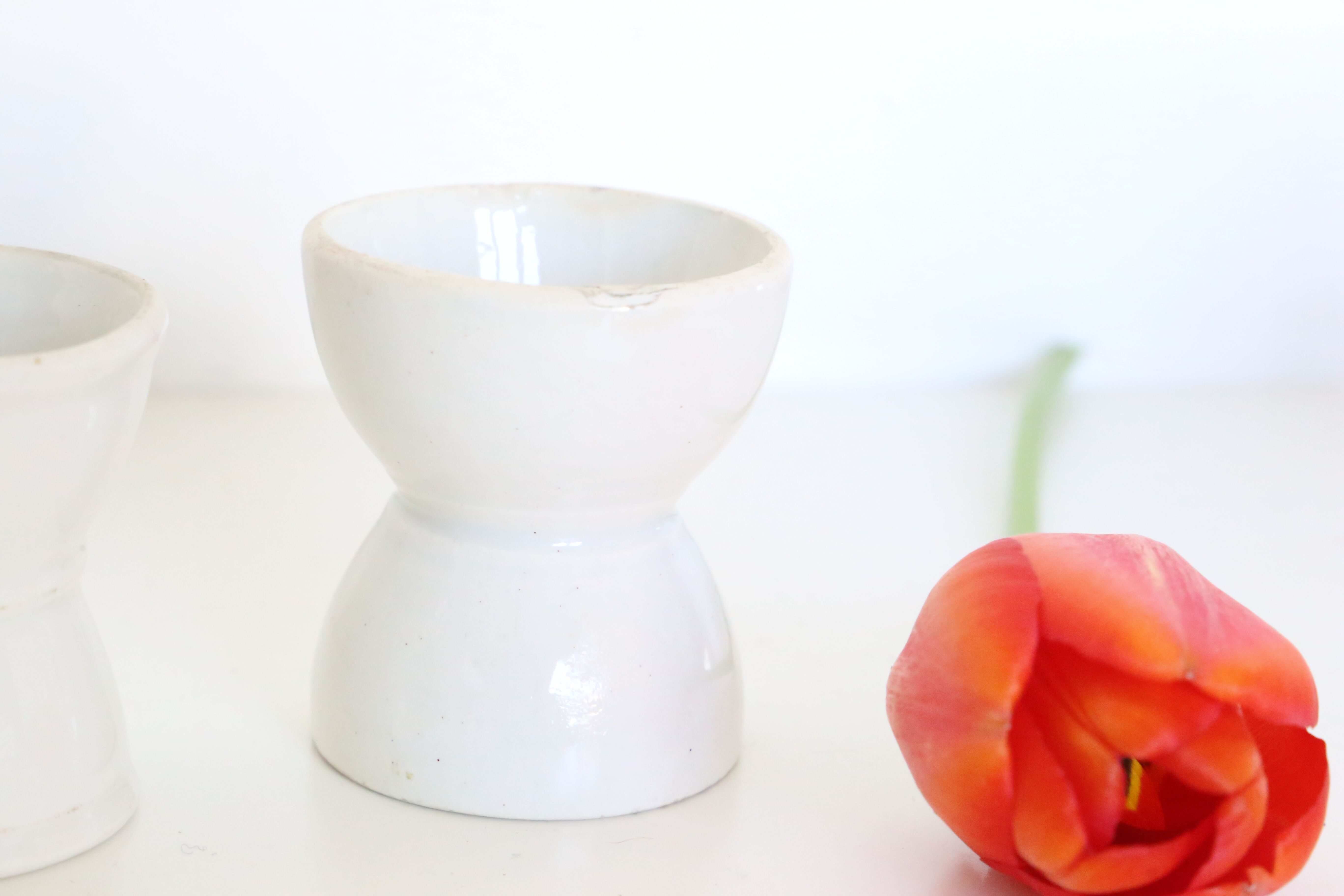 Lot de 4 coquetiers en céramique blanche, vintage