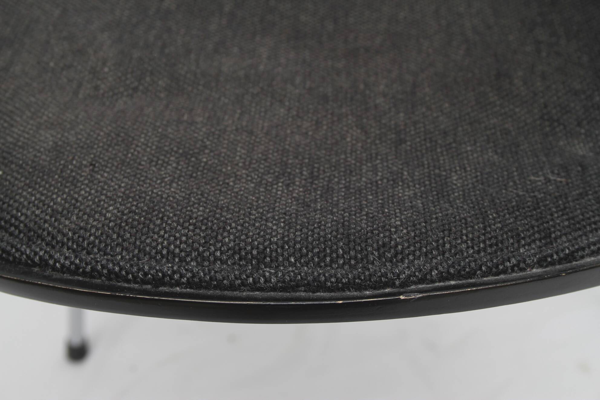 Chair 3107 Arne Jacobsen in black with polstery