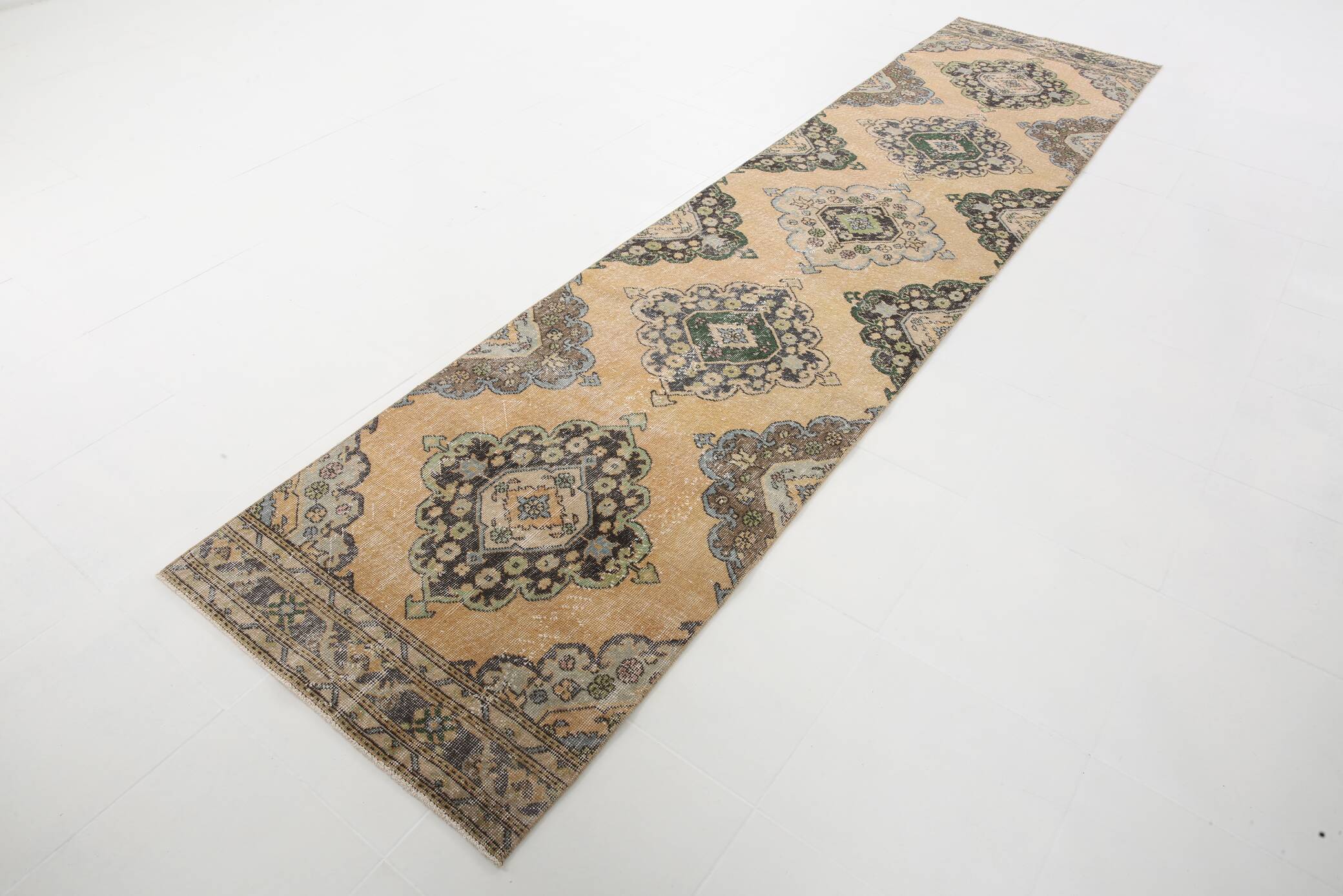 3x12 Classic Persian Runner Rug, 91x308Cm