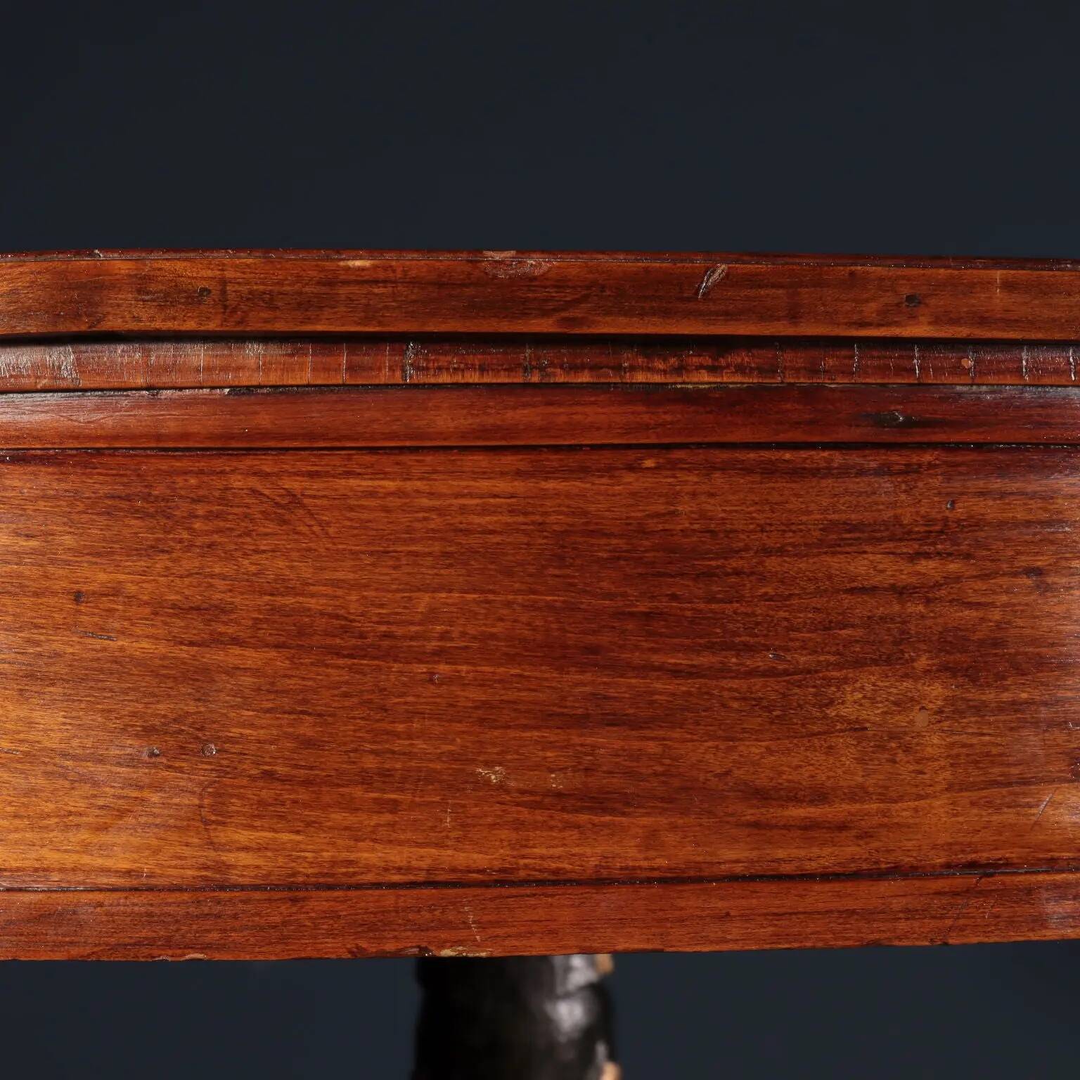 Table d’appoint ancienne Empire en cerisier et albâtre, Italie, XIXe siècle