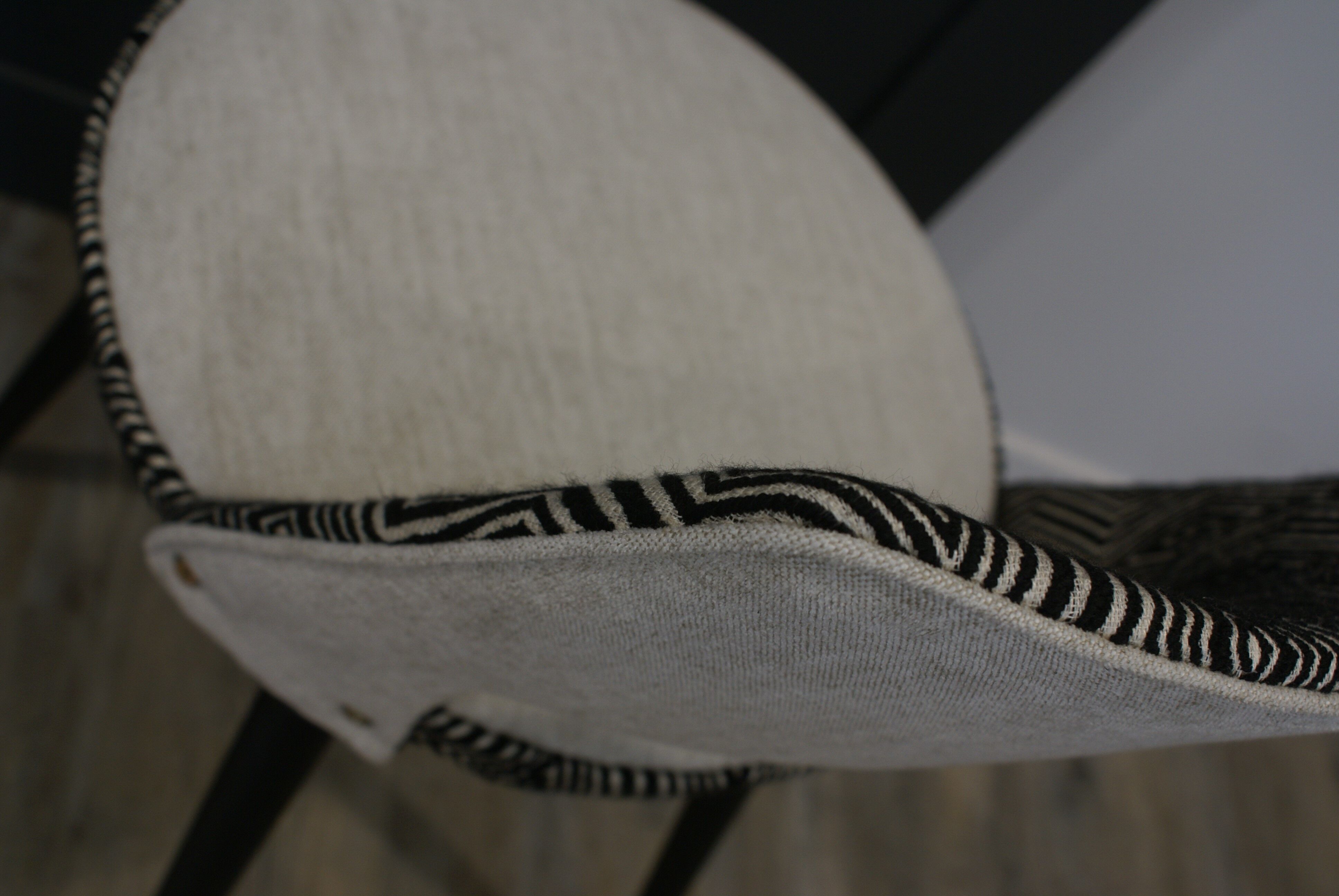 Chaises pieds compas