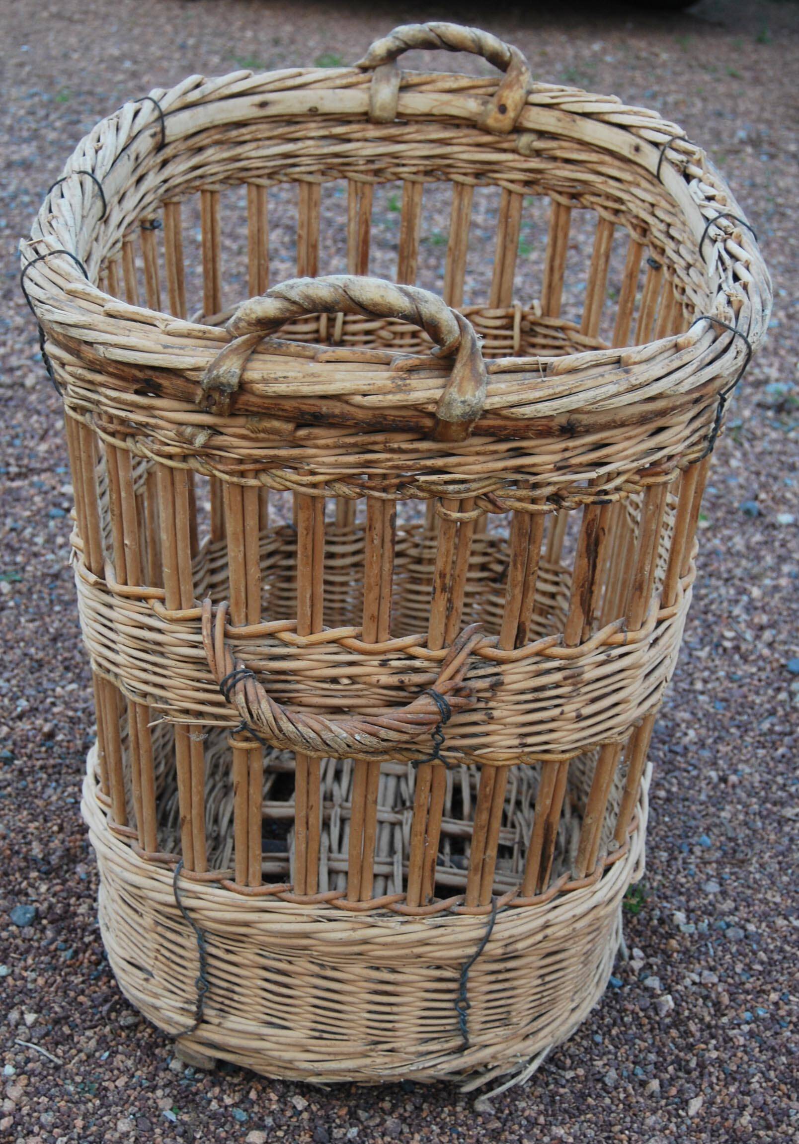 Old and large wicker baker's basket - 1920s-1930s