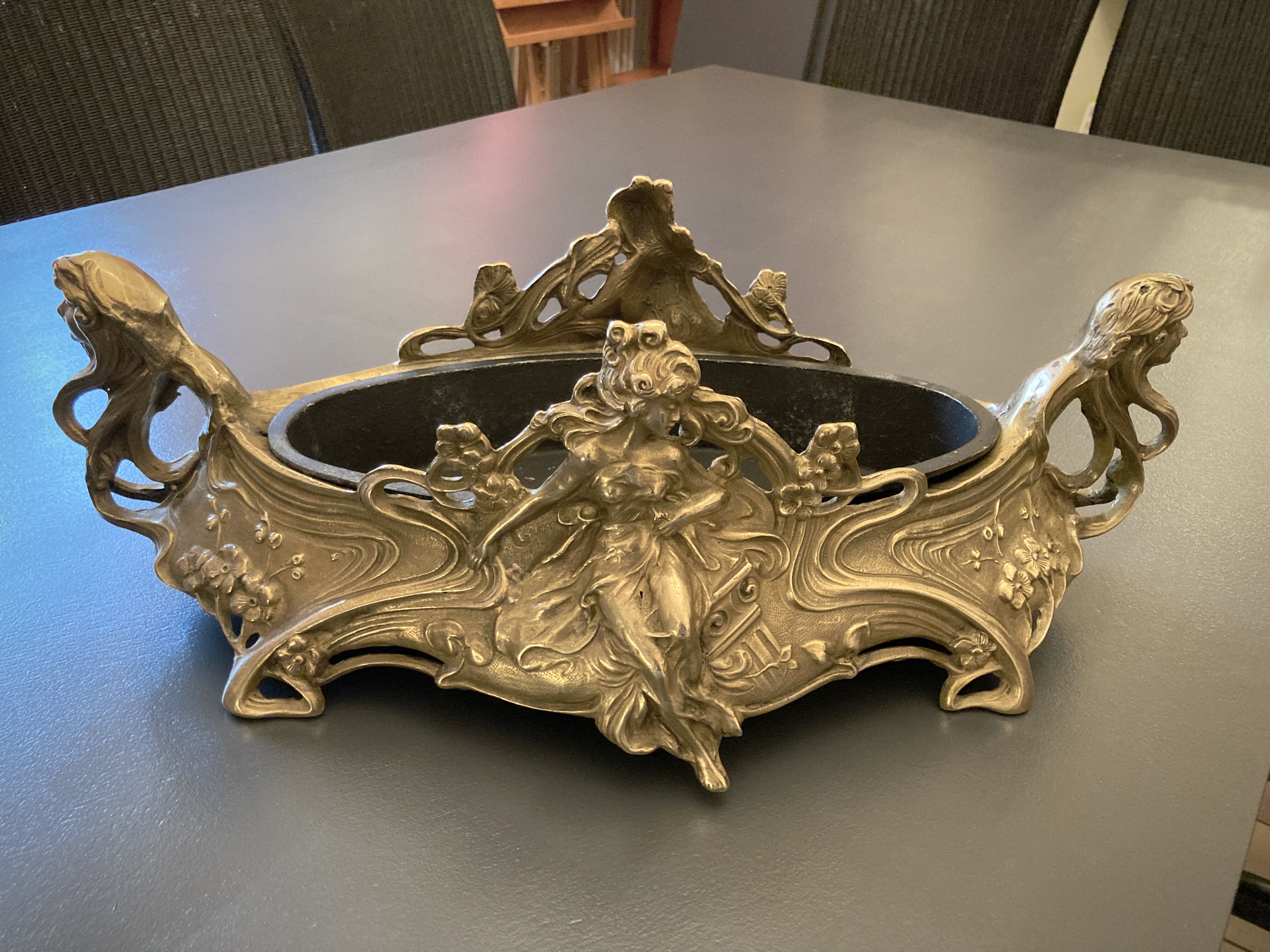 Large planter in gilded bronze Art nouvelles