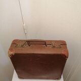 Small old suitcase to revamp