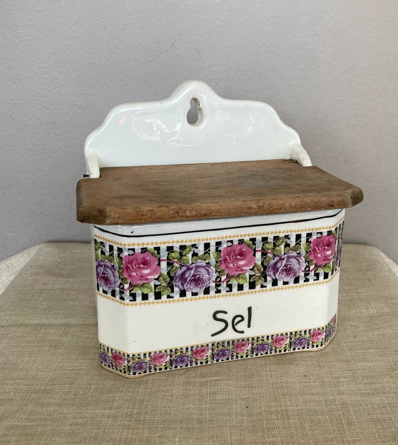 Earthenware salt cellar with rose decoration, made in Czechoslovakia, early 20th century