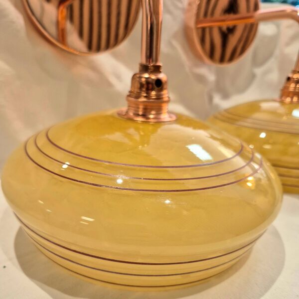 Paire d'appliques murales en verres anciens jaune
