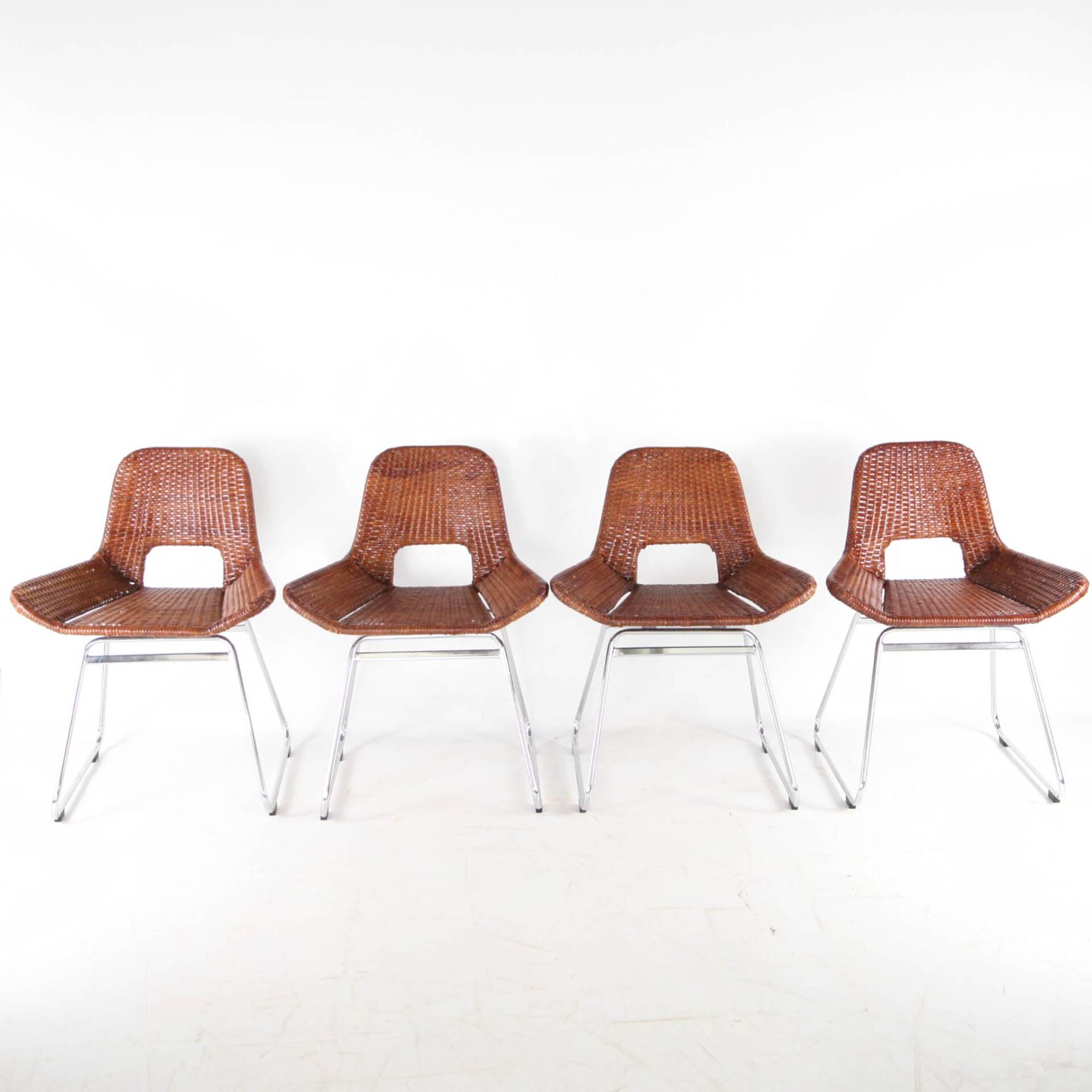 Suite de 4 chaises en rotin et chrome