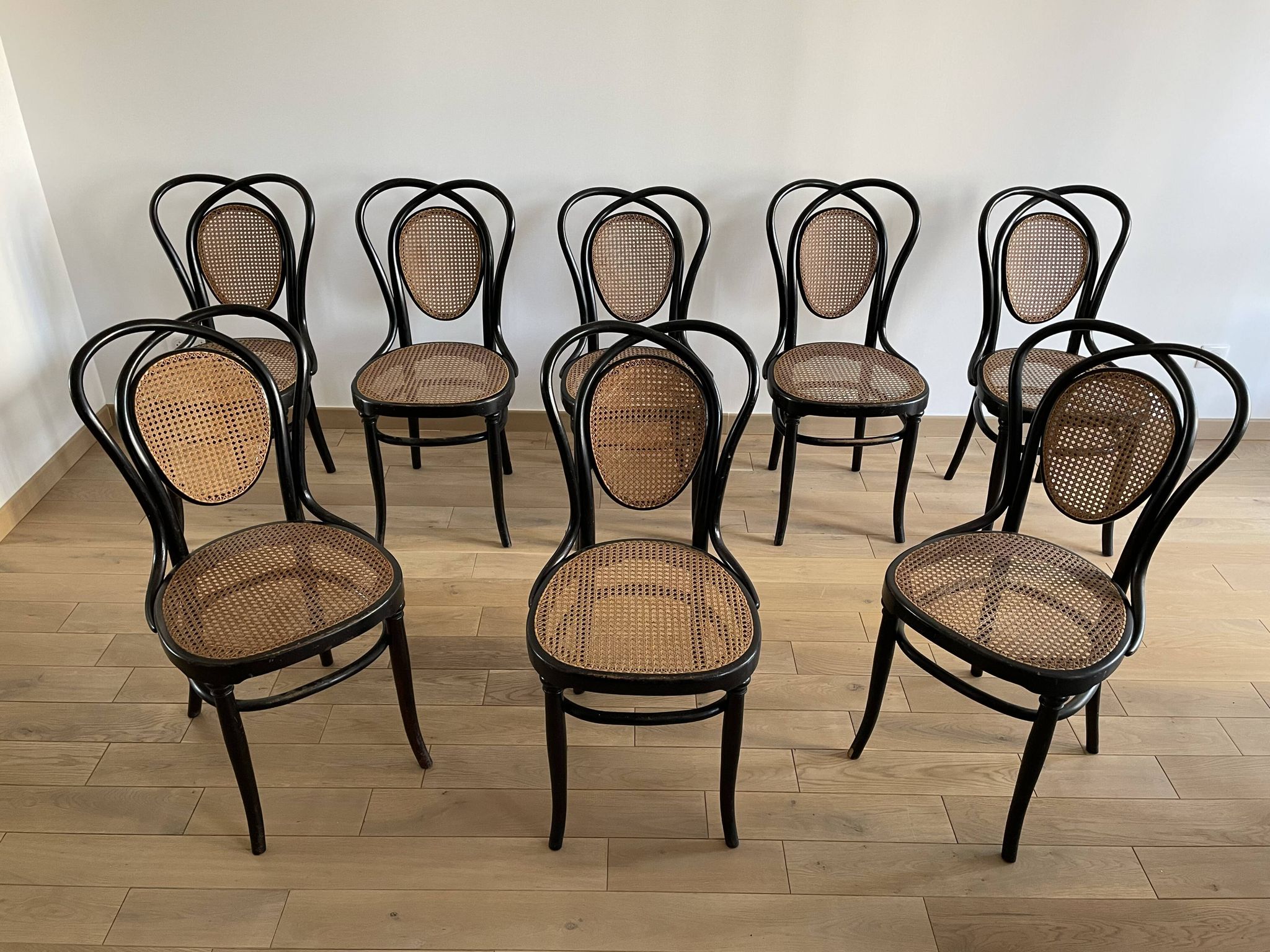 Série de 8 chaises viennoises N.33 de J&J Kohn, 1900