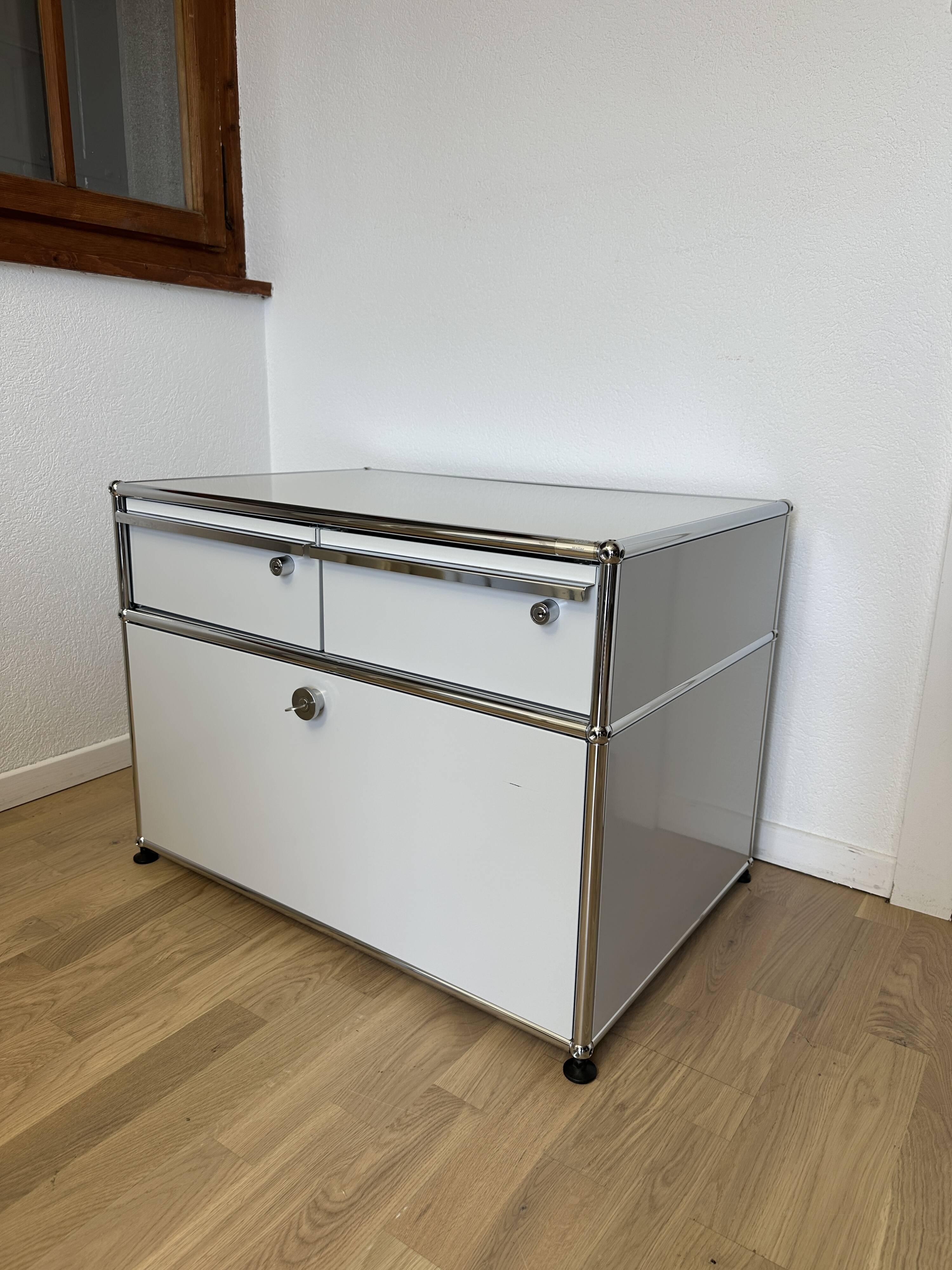USM Haller Commode in Light Grey
