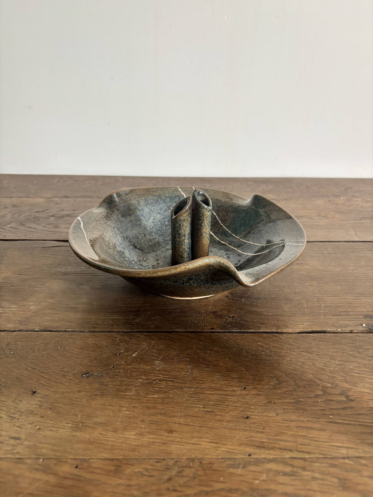 Coupe pique-fleurs en grès signée – Céramique vintage