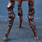 Tabouret brutaliste en bois