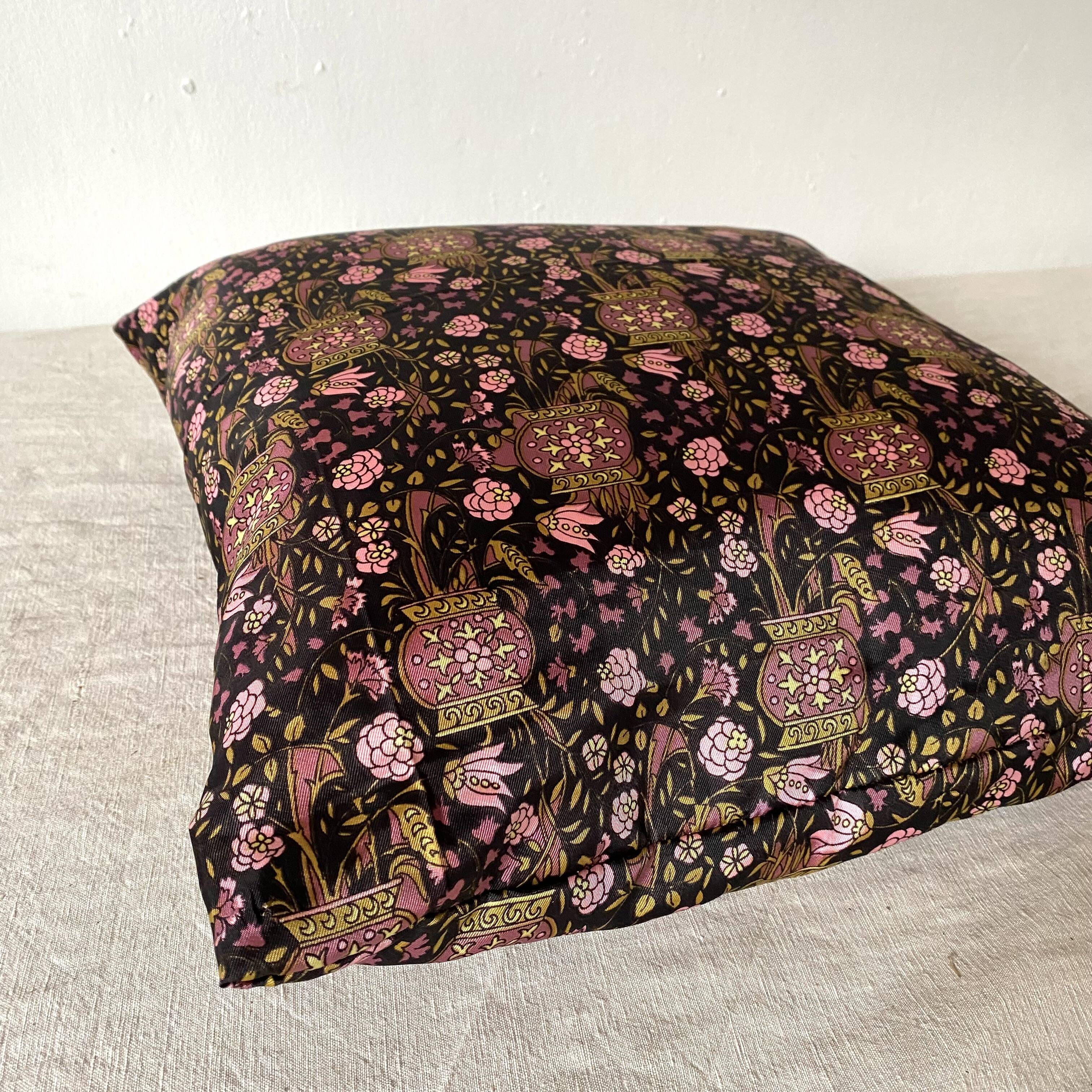 Silky vintage cushion 35X35
