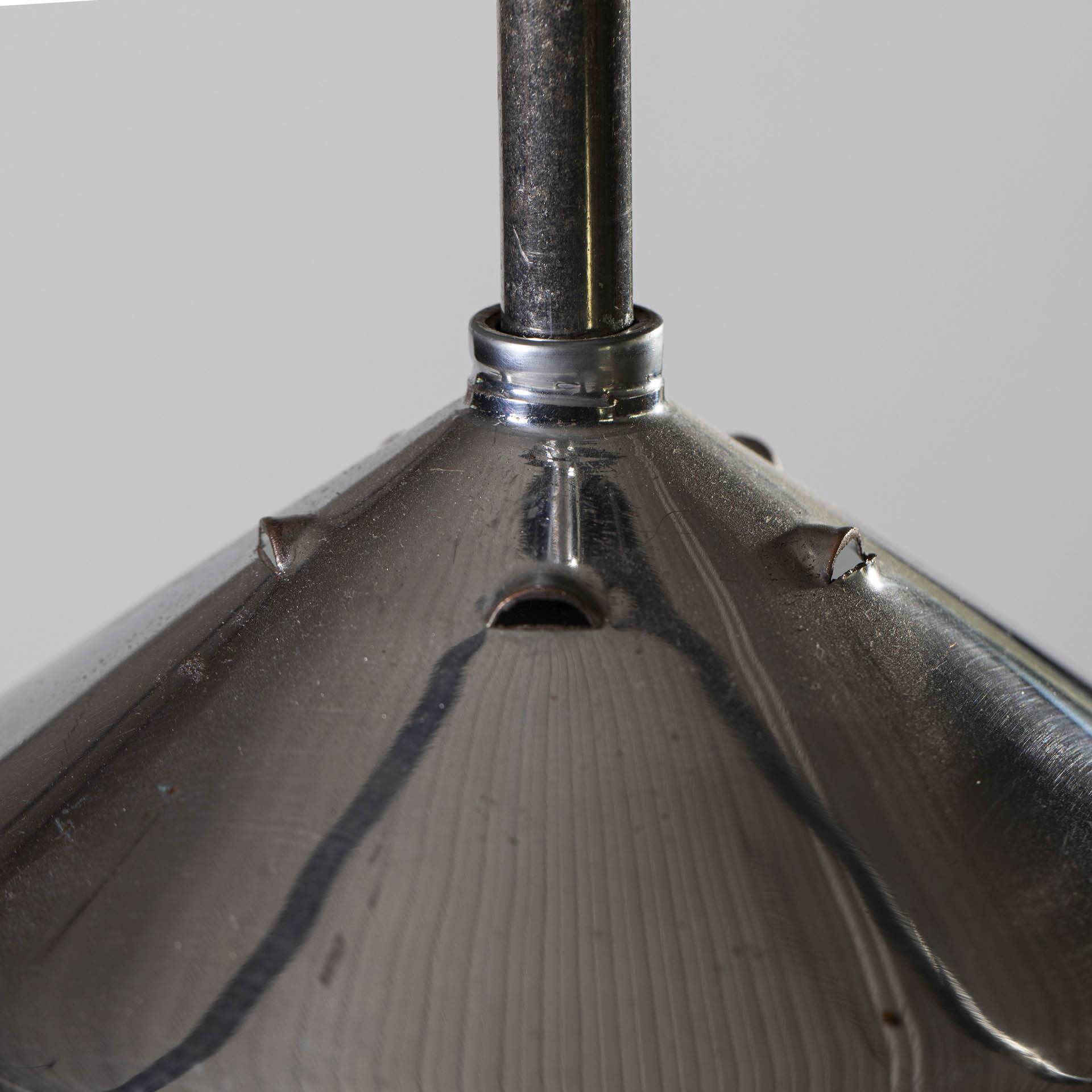 Lampe suspendue Bauhaus en verre opalin et chrome par Napako, années 1930