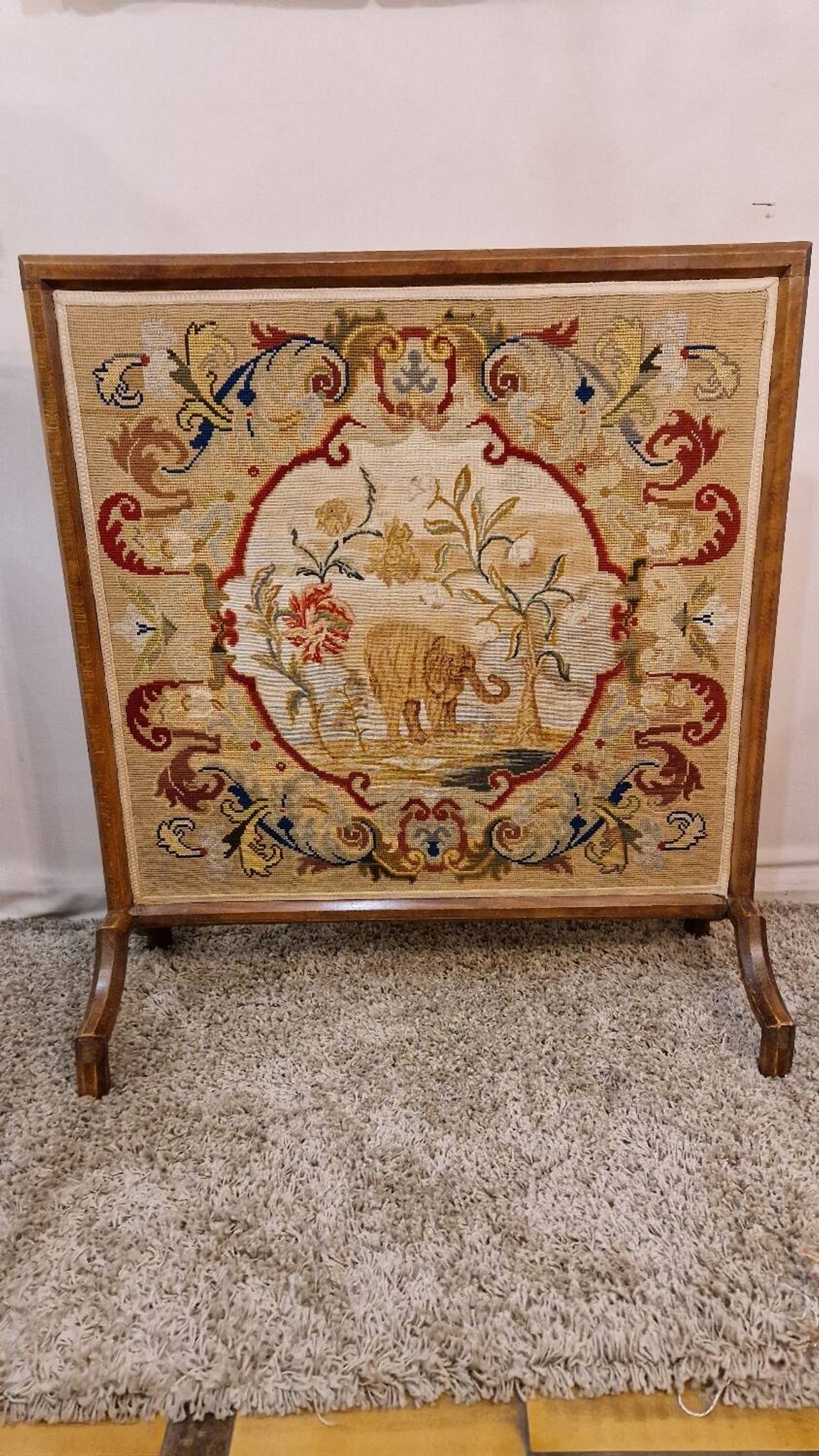 Pare-feu avec tapisserie