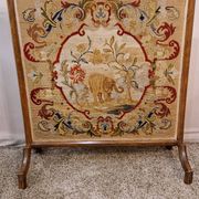 Pare-feu avec tapisserie