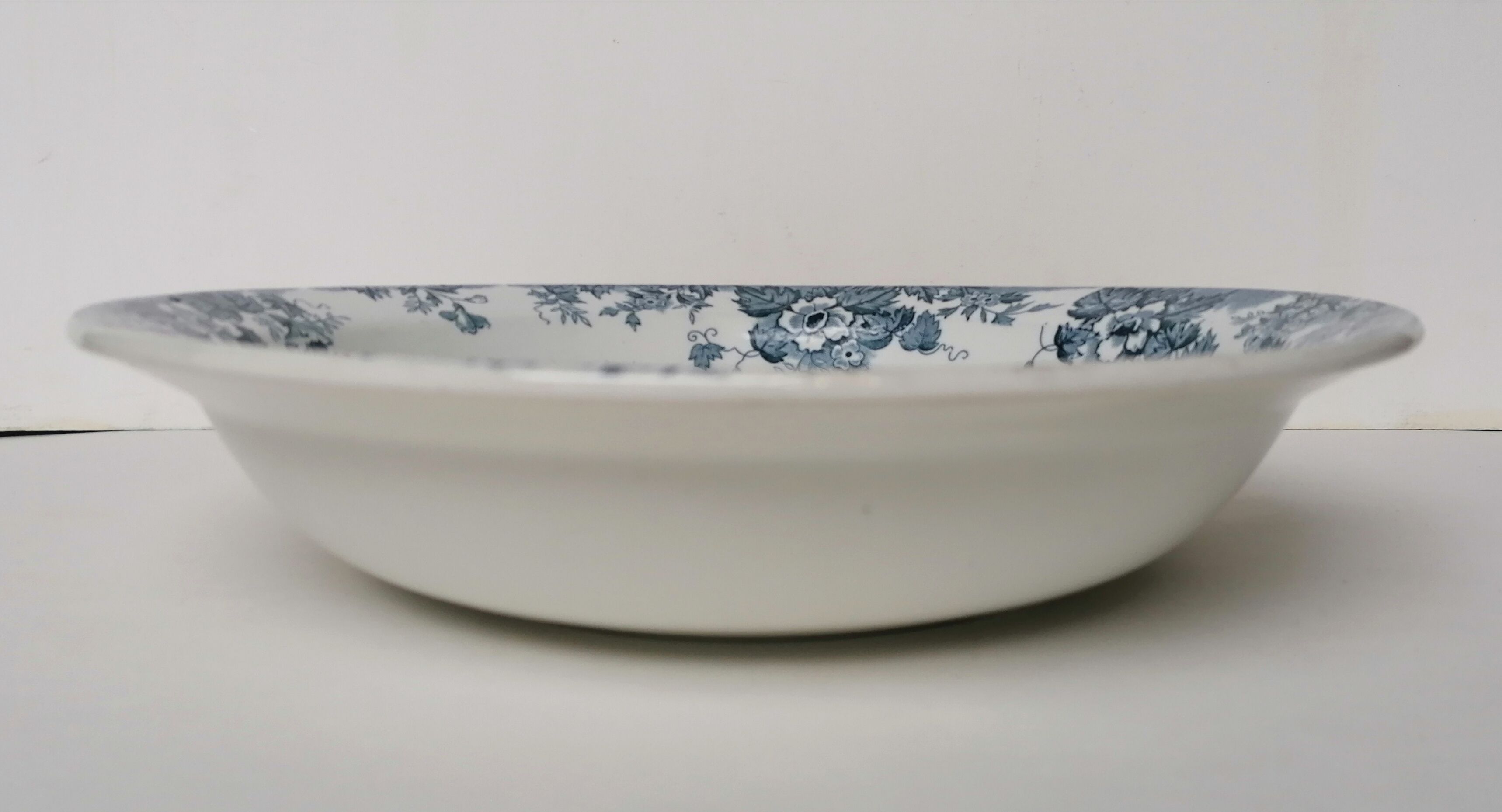 Plat creux terre de fer Marie-Louise Saint Amand et Hanage
