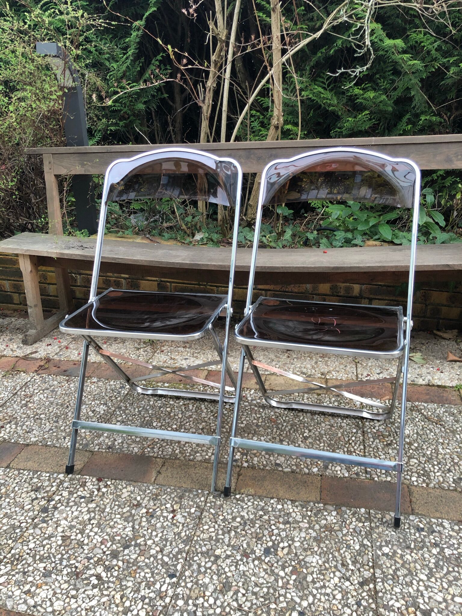 Paire de chaises pliantes transparentes