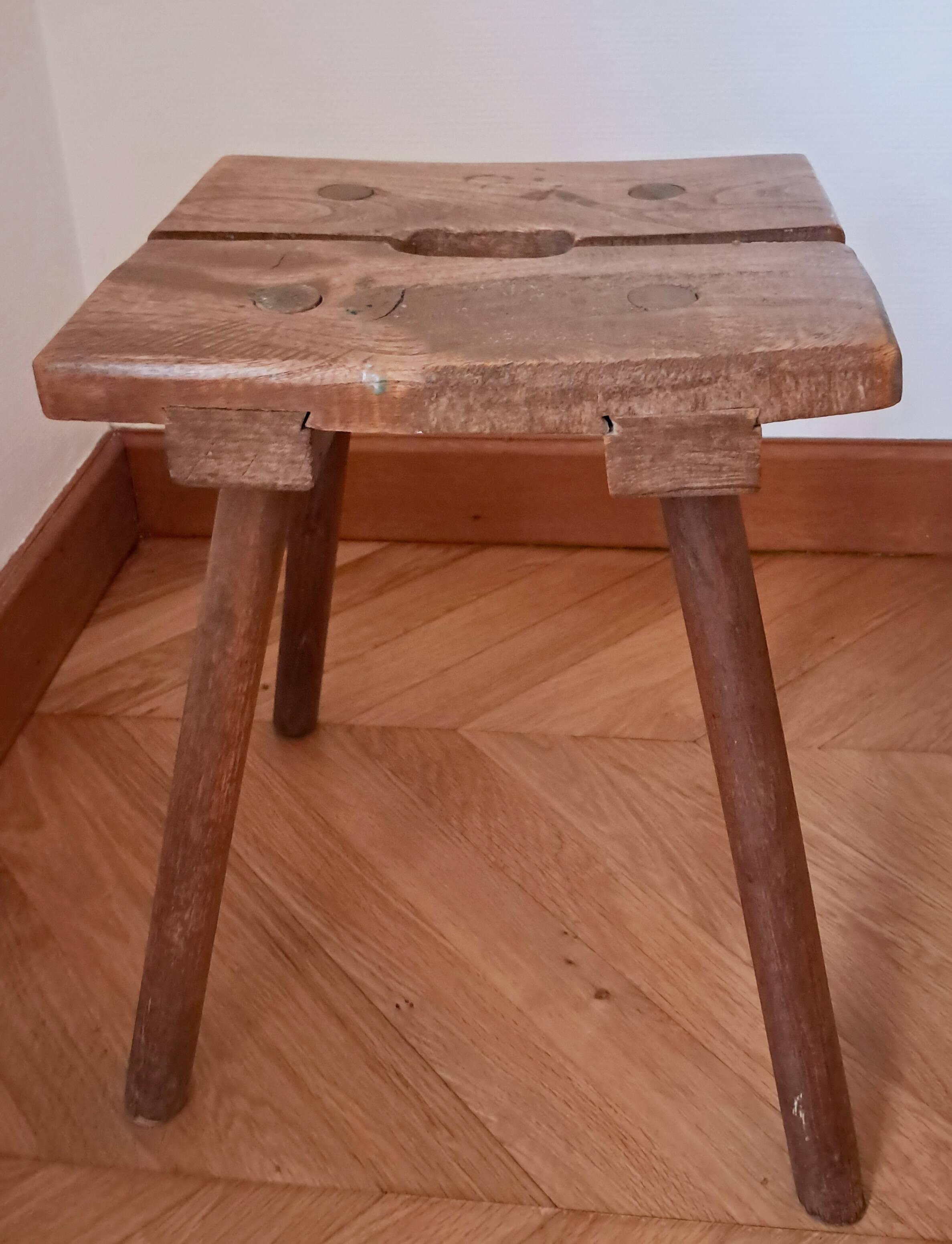 Tabouret de traite, art paysan (XIXe siècle)